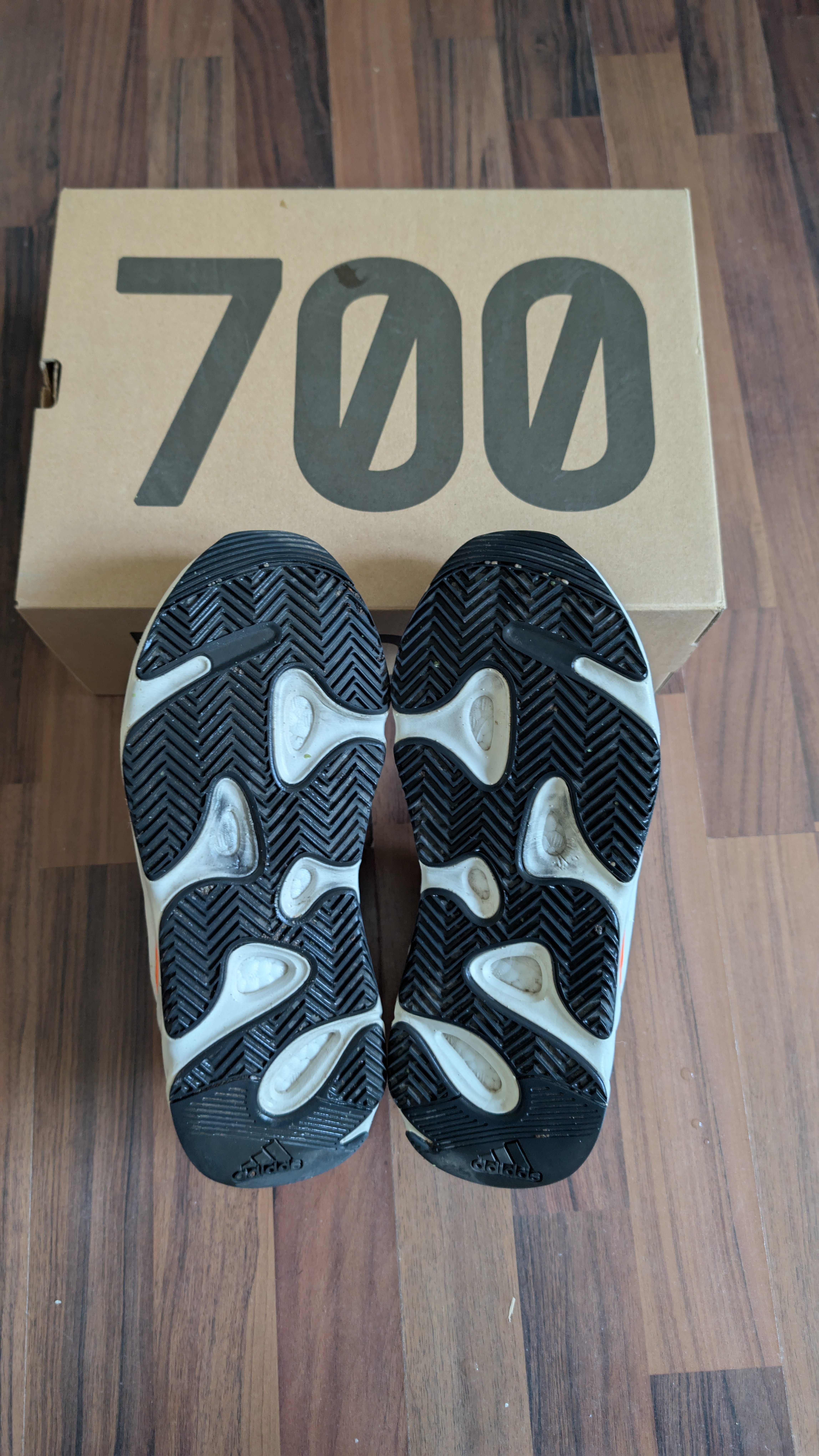 Yeezy Boost 700 'Wave Runner' photo 5