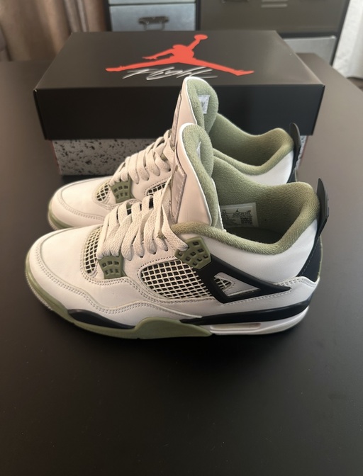 Air Jordan 4 WMNS 'Seafoam' (2023)