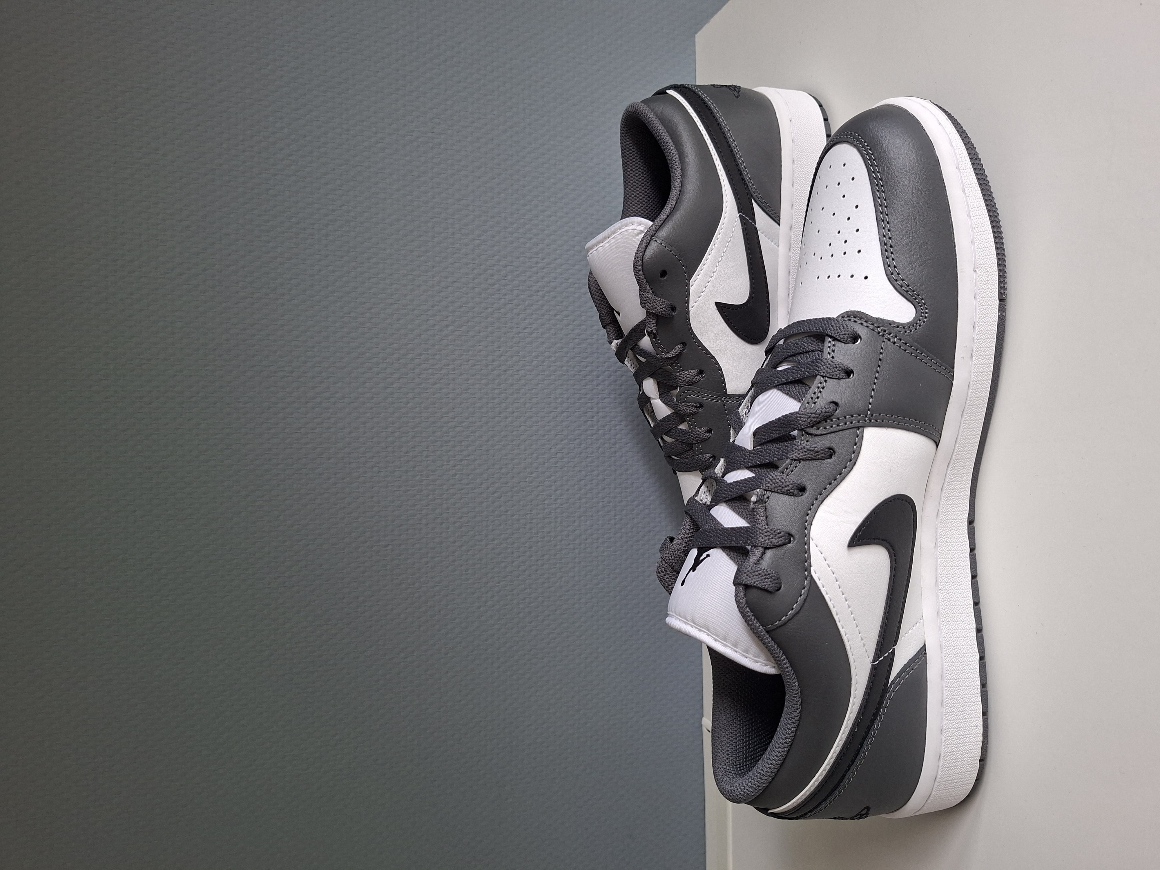 Air Jordan 1 Low 'Iron Grey' (2024) photo 2