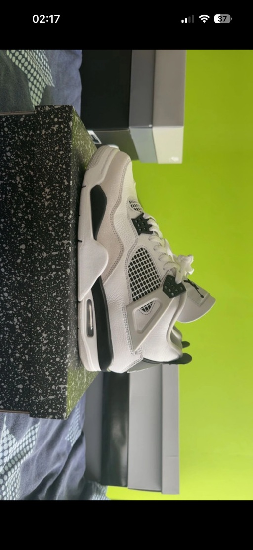 Air Jordan 4 'Military Black' (2022)
