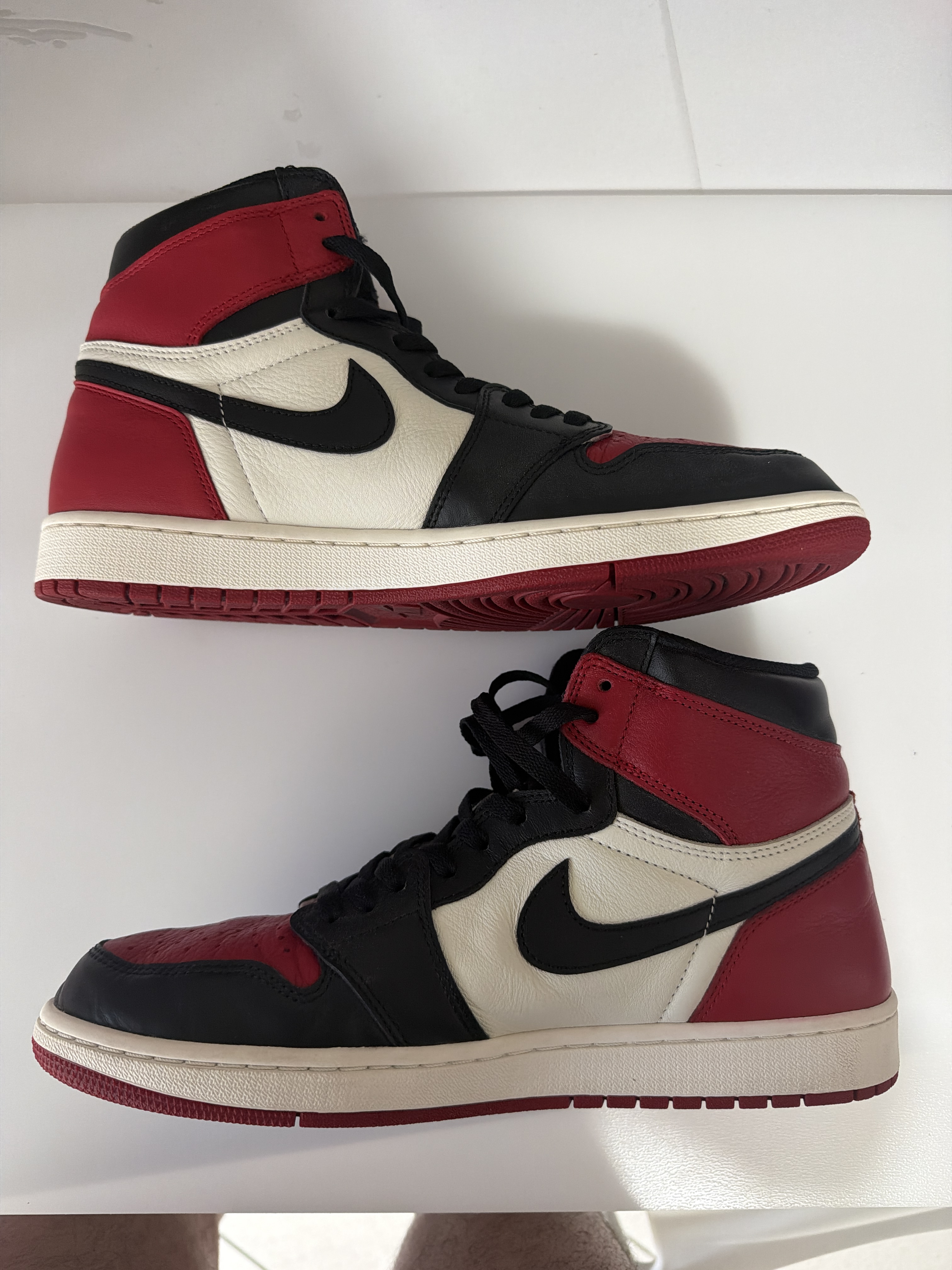 Air Jordan 1 Retro High 'Bred Toe' (2018) photo 2