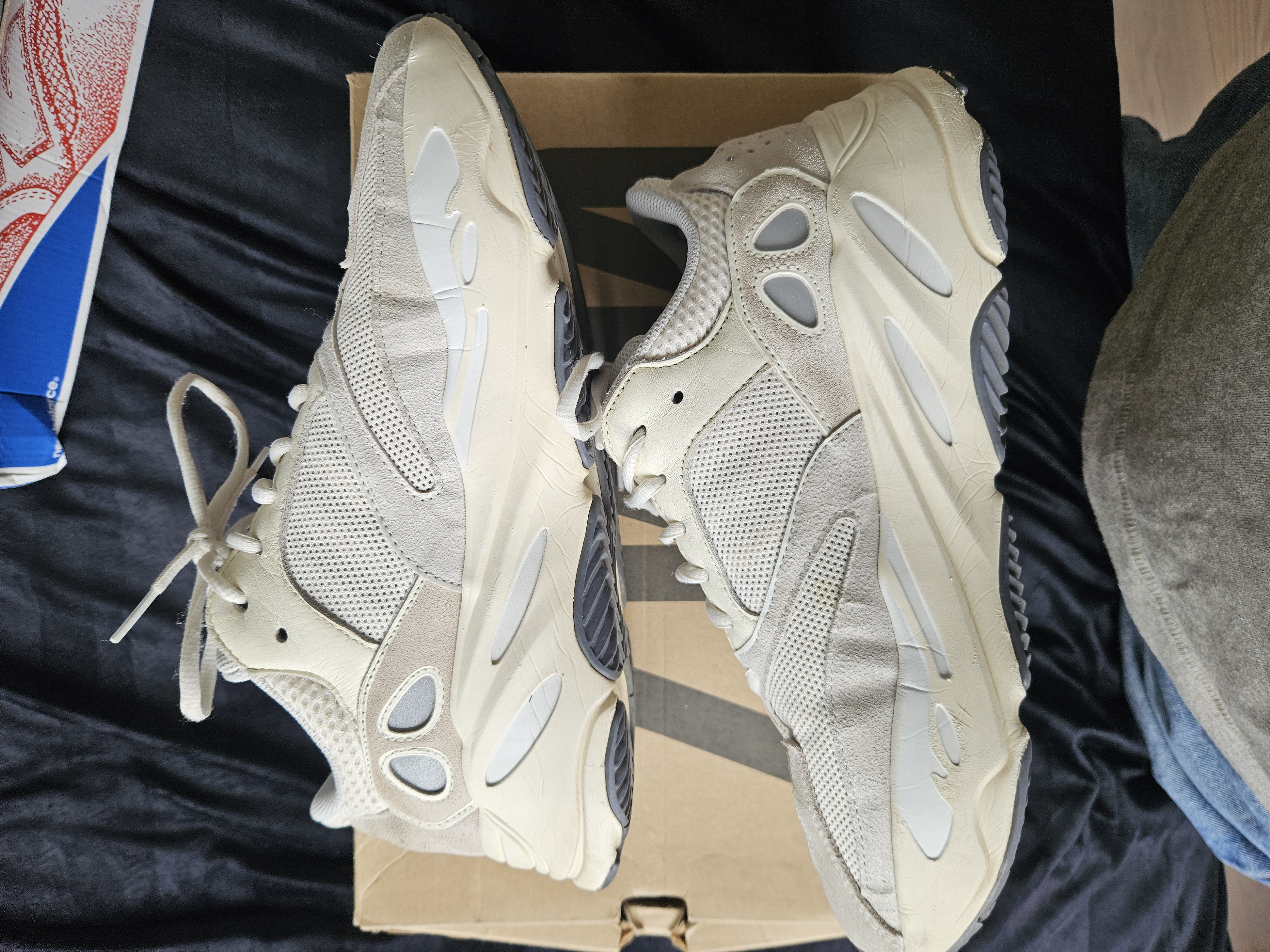 Yeezy Boost 700 'Analog' photo 2