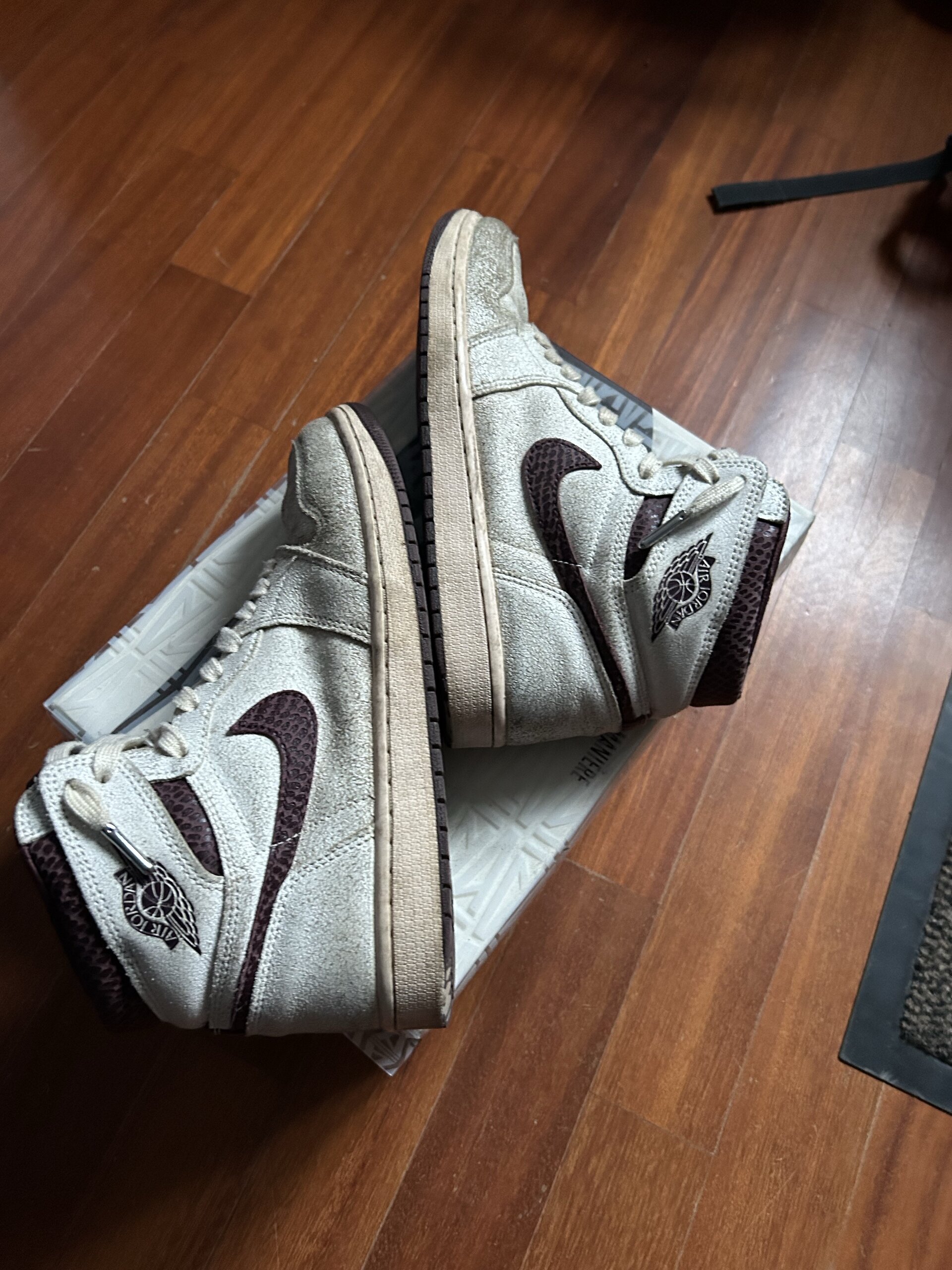 Air Jordan x A Ma Maniere 1 High OG 'Burgundy Sail' (2021) photo 2