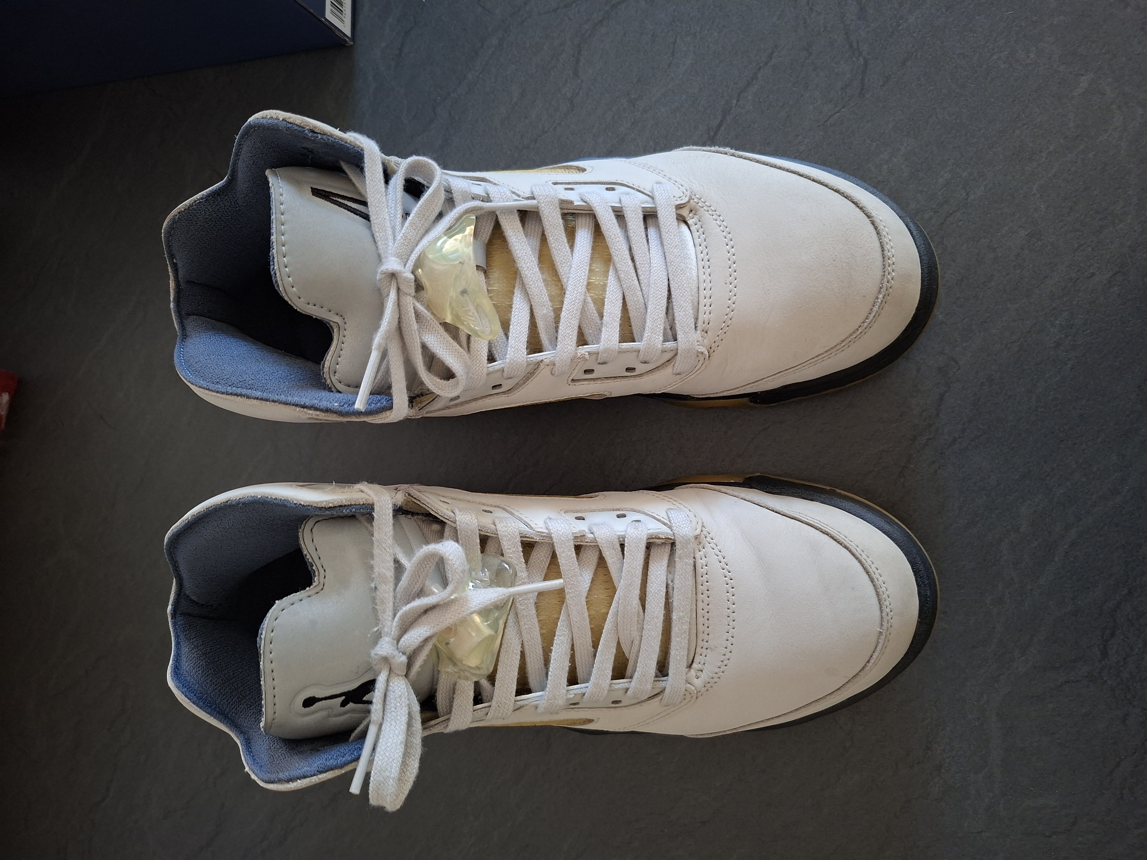 Air Jordan x A Ma Maniére 5 Retro WMNS 'Dawn' (2023) photo 3