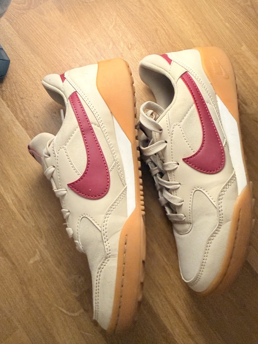 Nike Terra Manta WMNS 'Sanddrift Gum Light Brown Sail Noble Red' (2025)