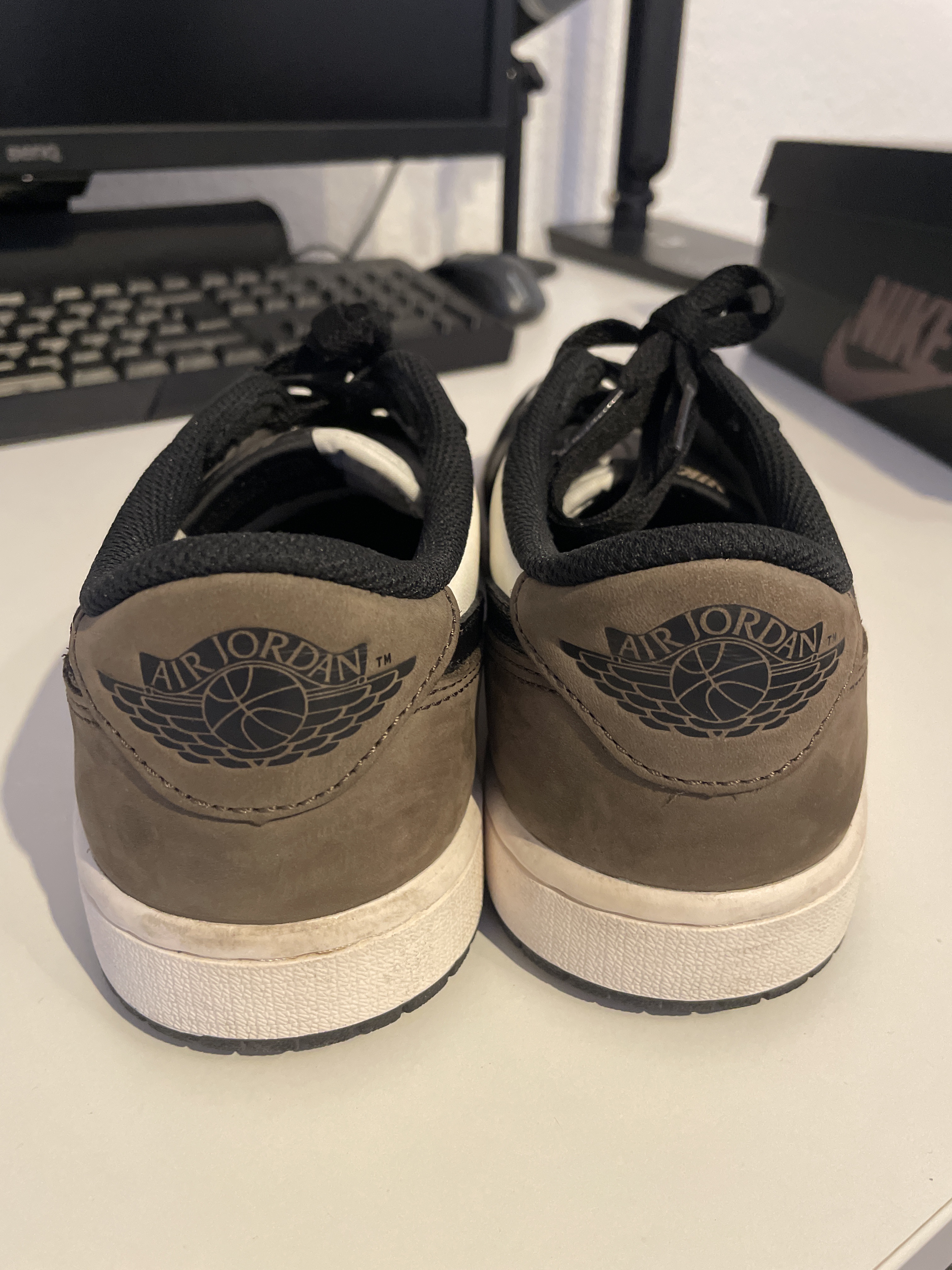 Air Jordan 1 Low OG 'Mocha' (2024) photo 4