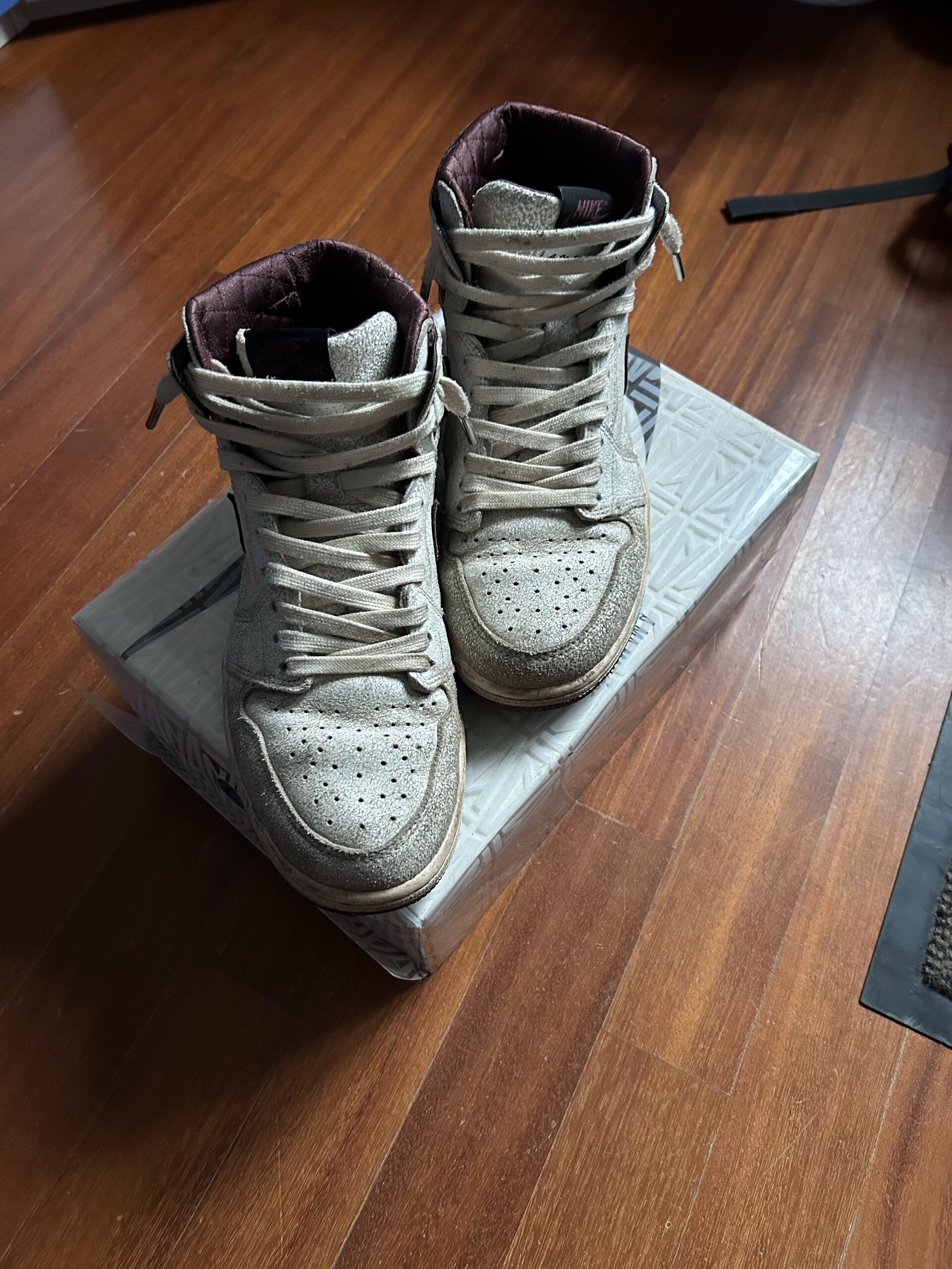 Air Jordan x A Ma Maniere 1 High OG 'Burgundy Sail' (2021) photo 3