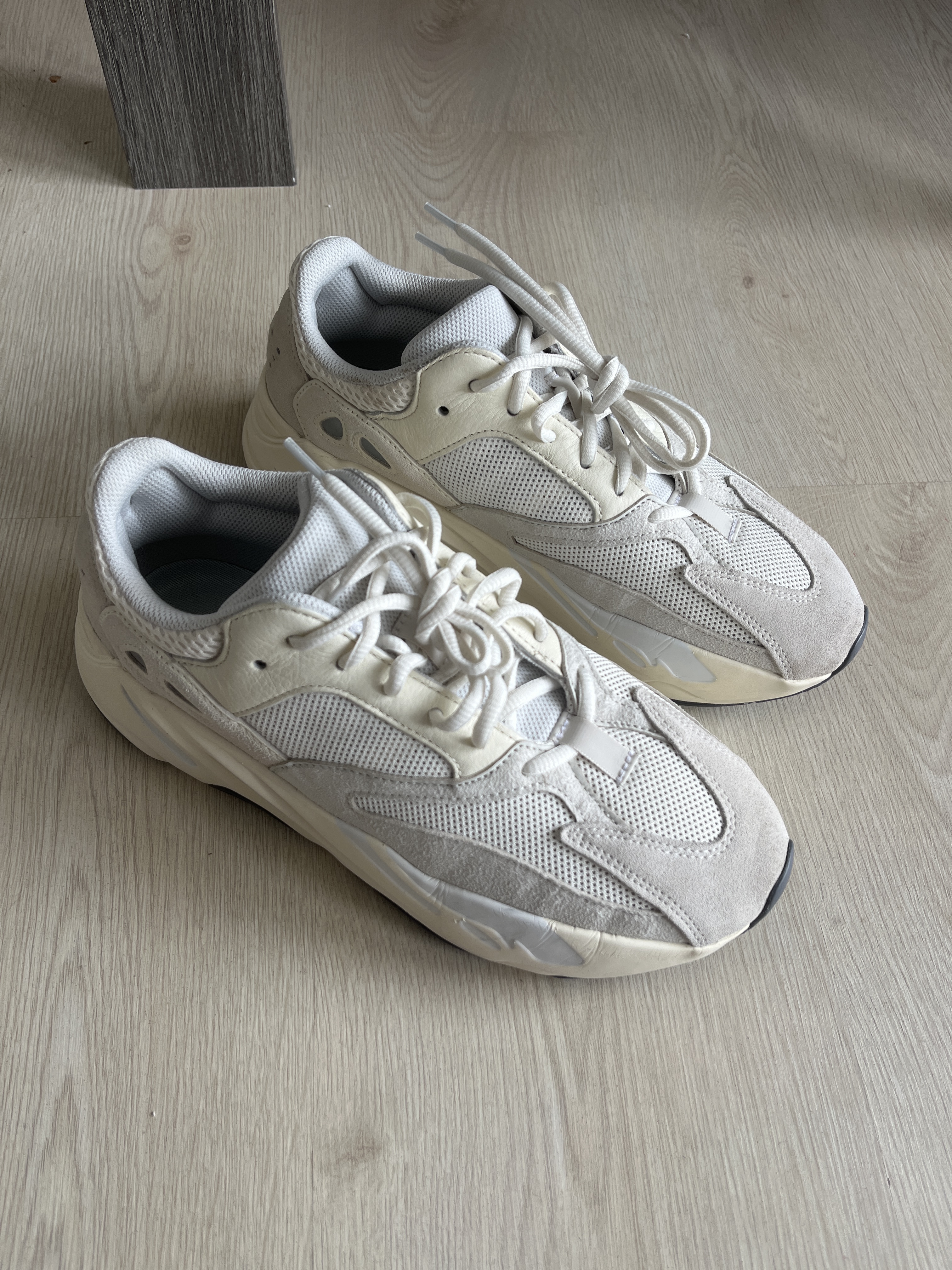 Yeezy Boost 700 'Analog' photo 8