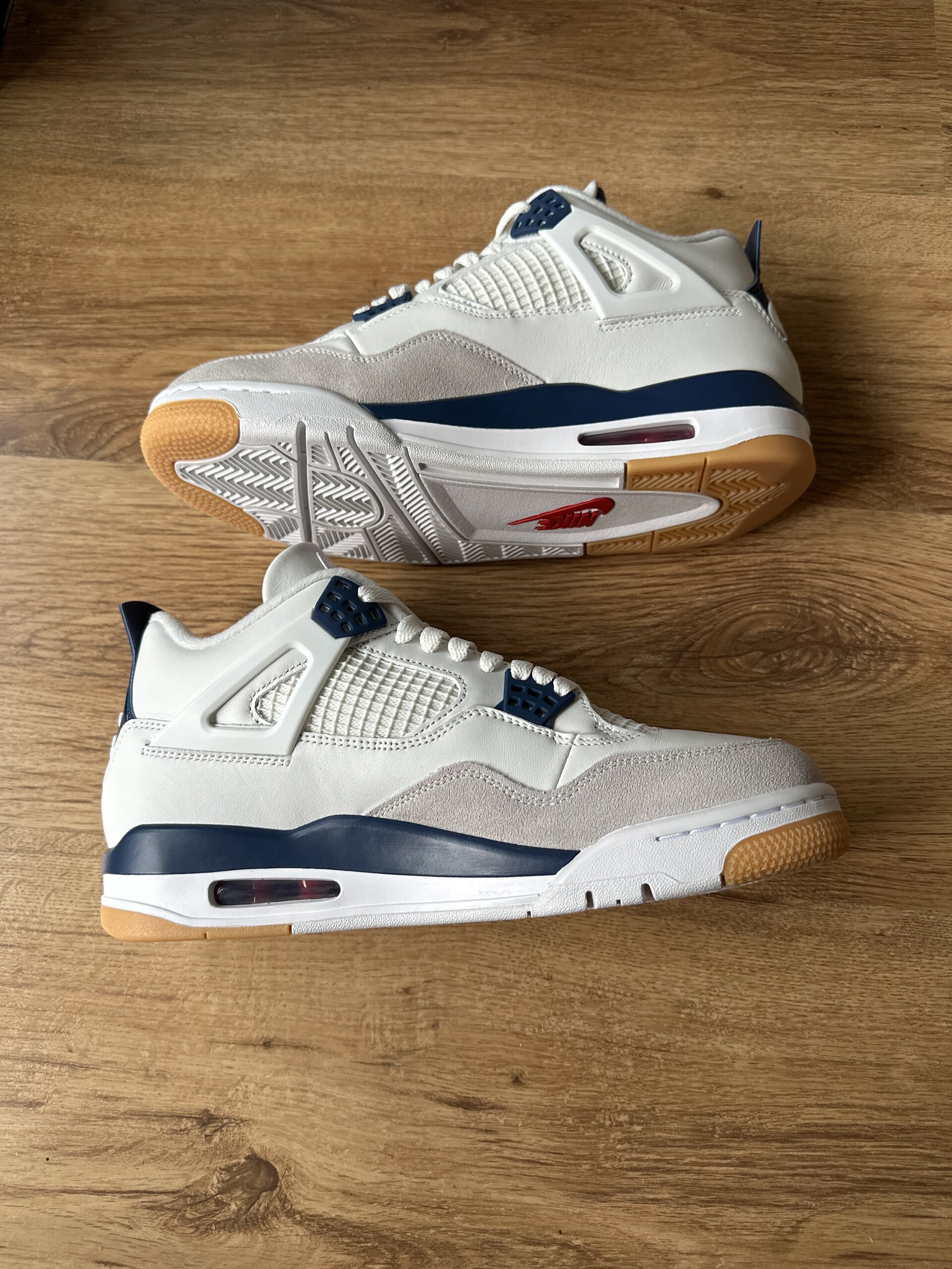 Nike SB x Air Jordan 4 'Navy' (2025) photo 2
