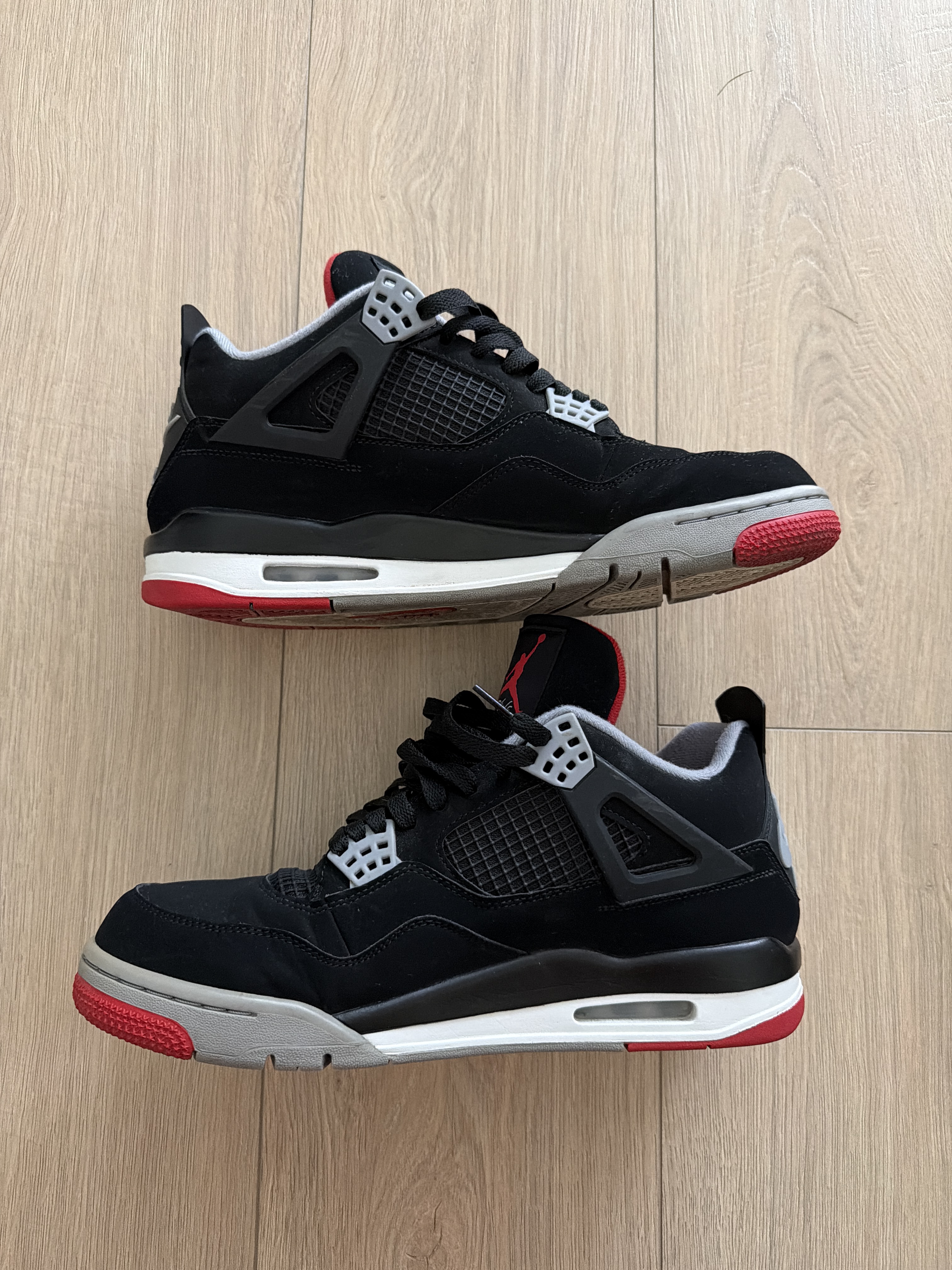 Air Jordan 4 Retro 'Bred' (2019) photo 2