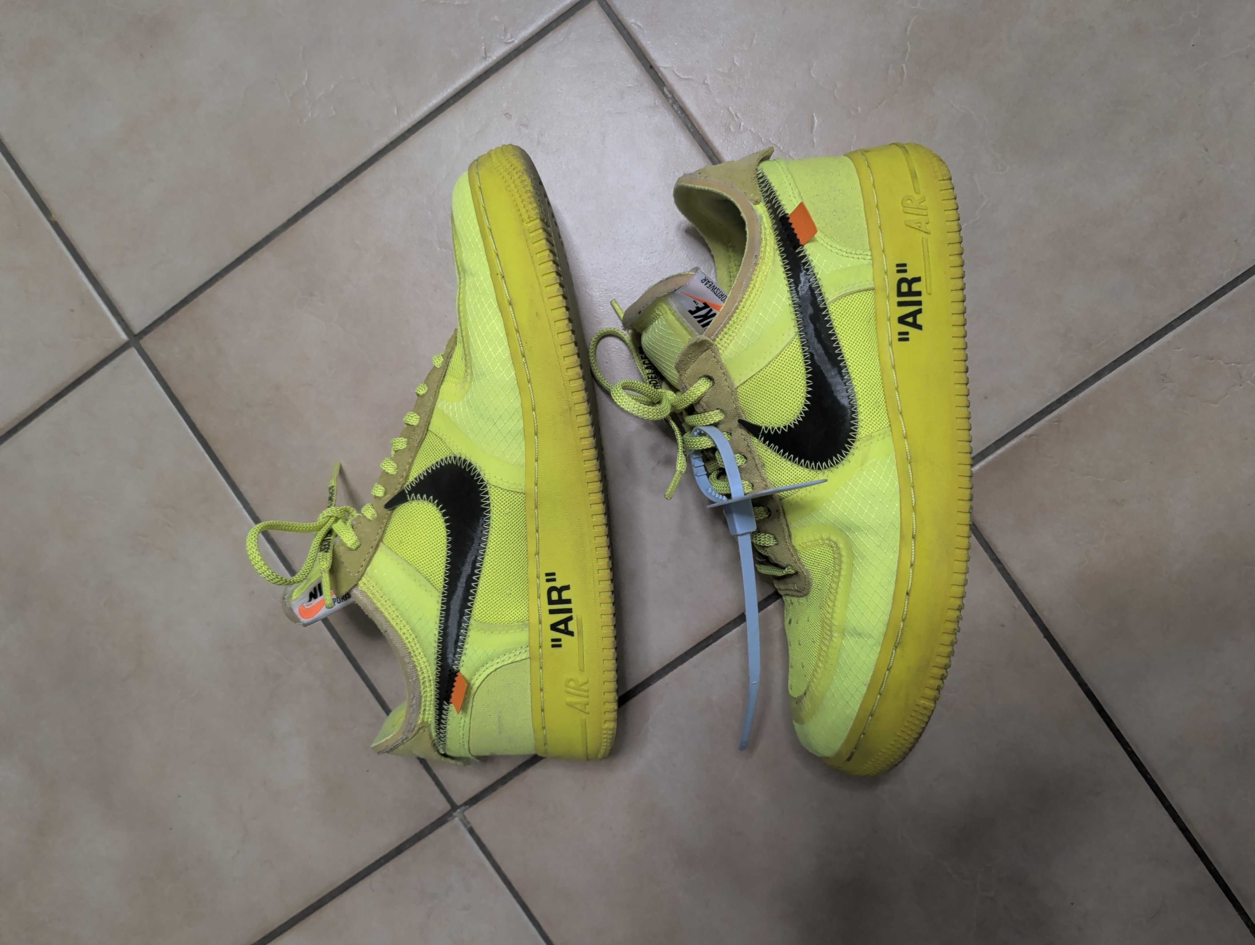 Nike x Off-White Air Force 1 Low 'Volt' (2018) photo 1