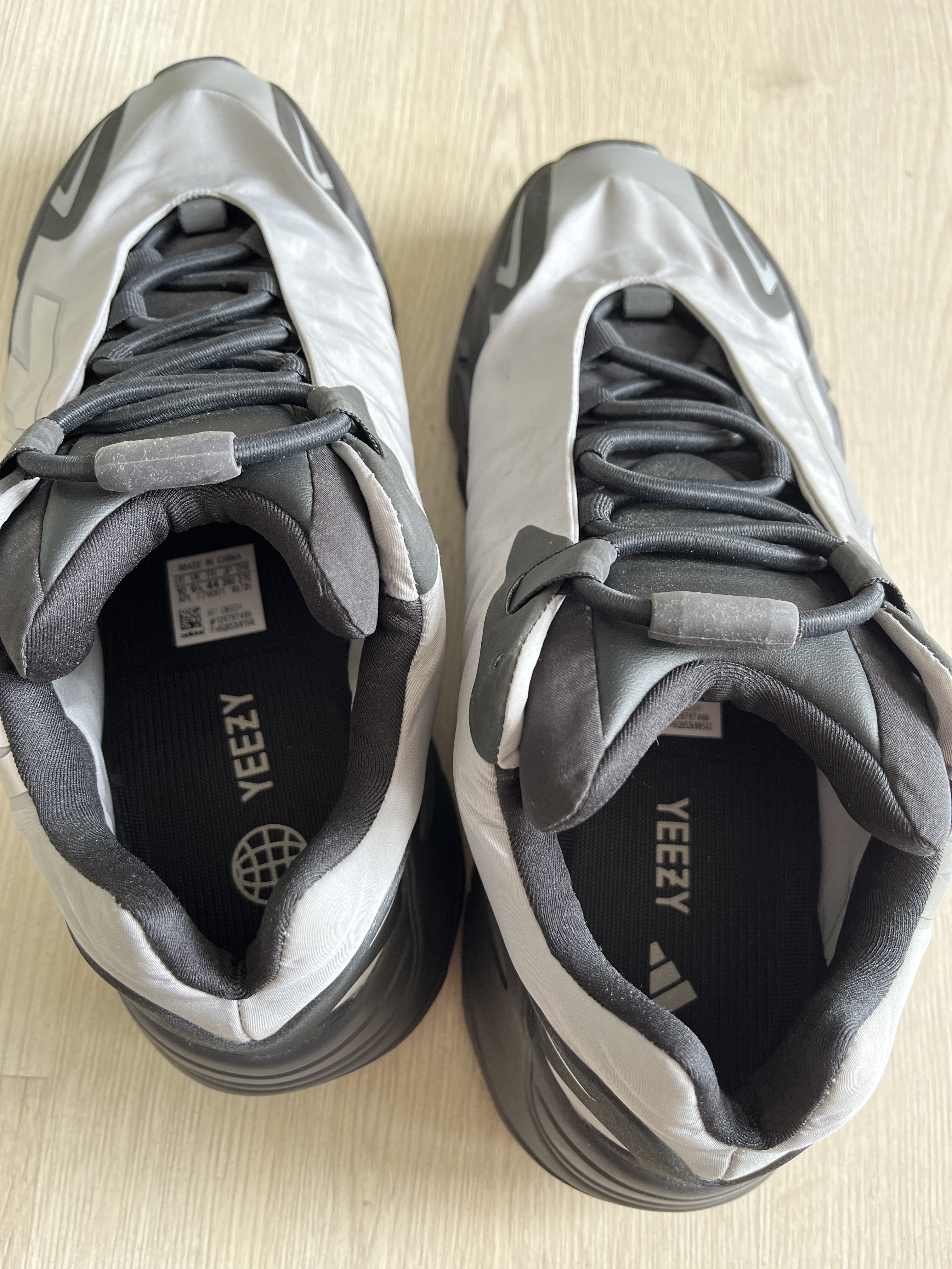 Yeezy Boost 700 MNVN 'Metallic' photo 8