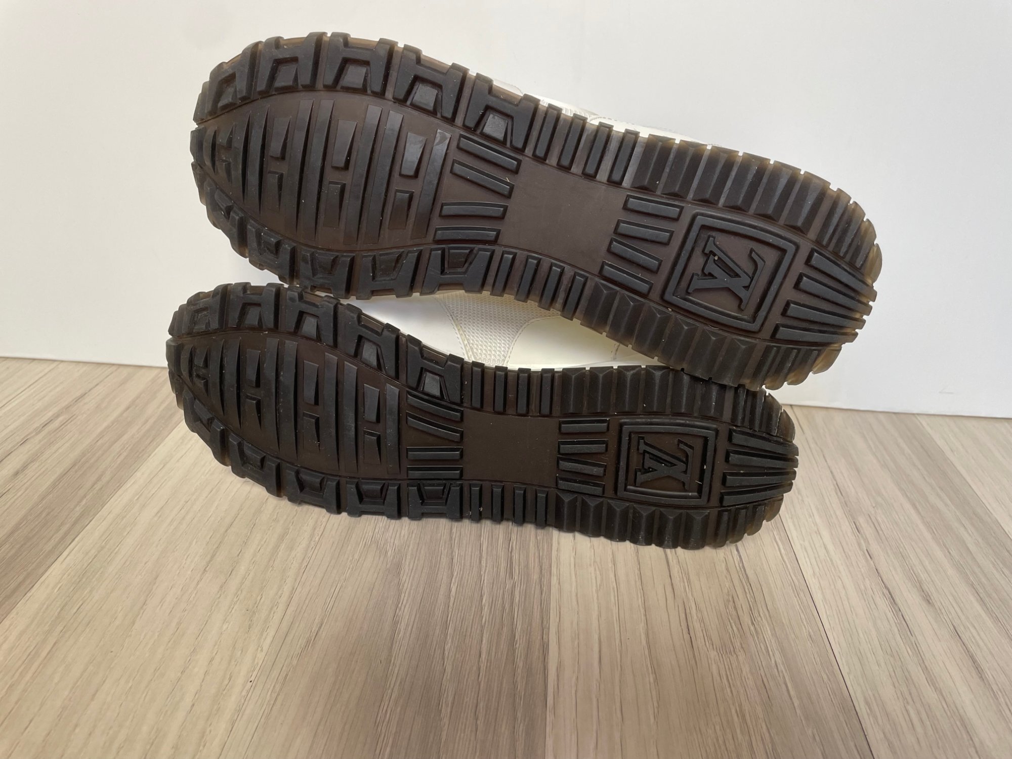 Louis Vuitton Run Away Sneaker Monogram White photo 7