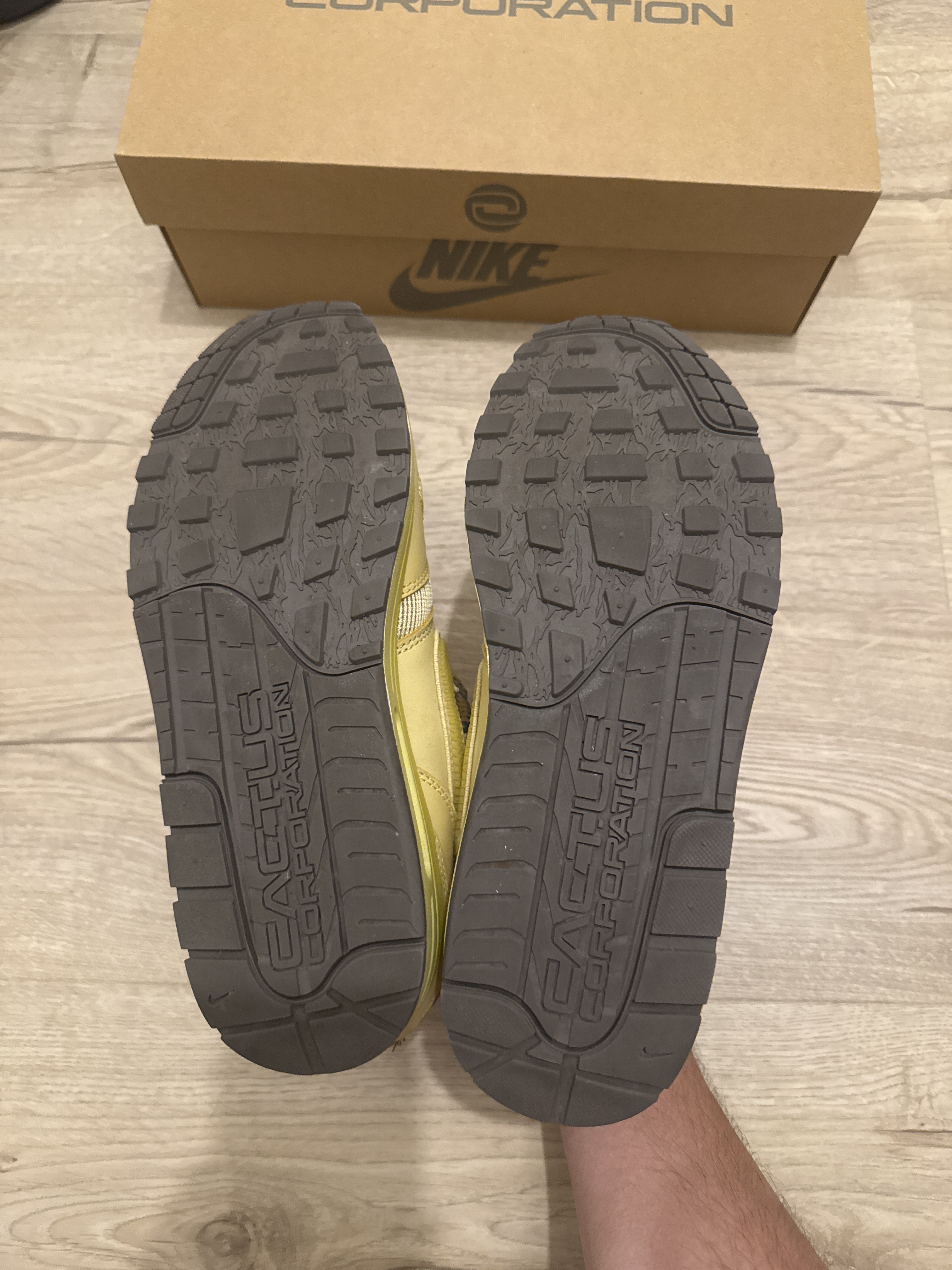 Nike x Travis Scott Cactus Jack Air Max 1 'Saturn Gold' (2022) photo 5