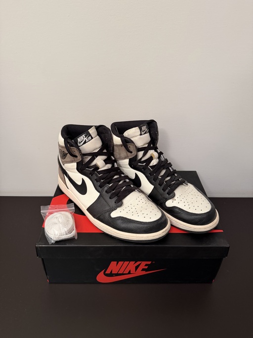Air Jordan 1 Retro High OG 'Dark Mocha' (2020)