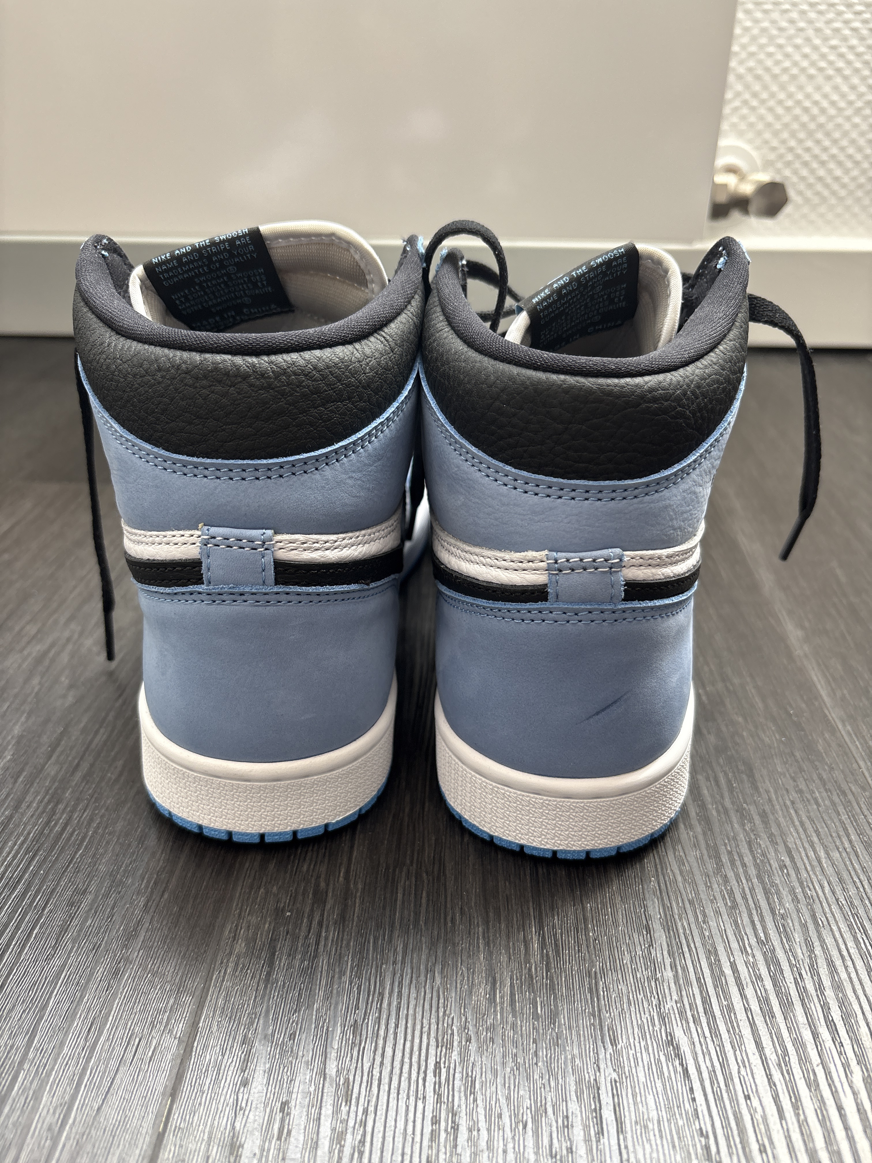 Air Jordan 1 Retro High 'White University Blue' (2021) photo 4
