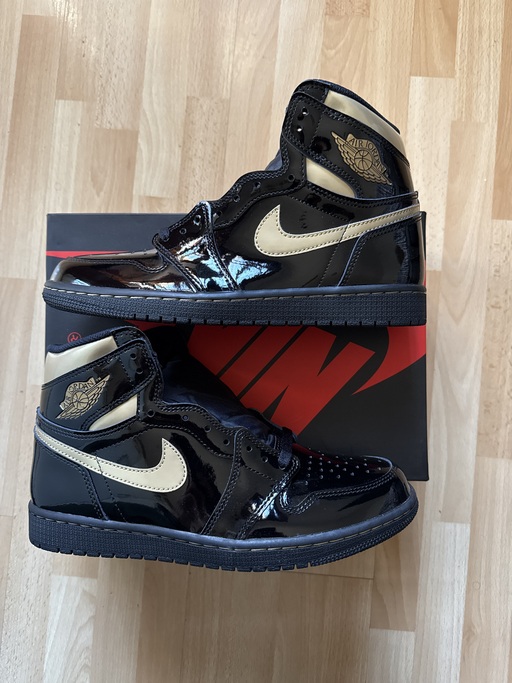 Air Jordan 1 Retro High 'Black Metallic Gold' (2020) 