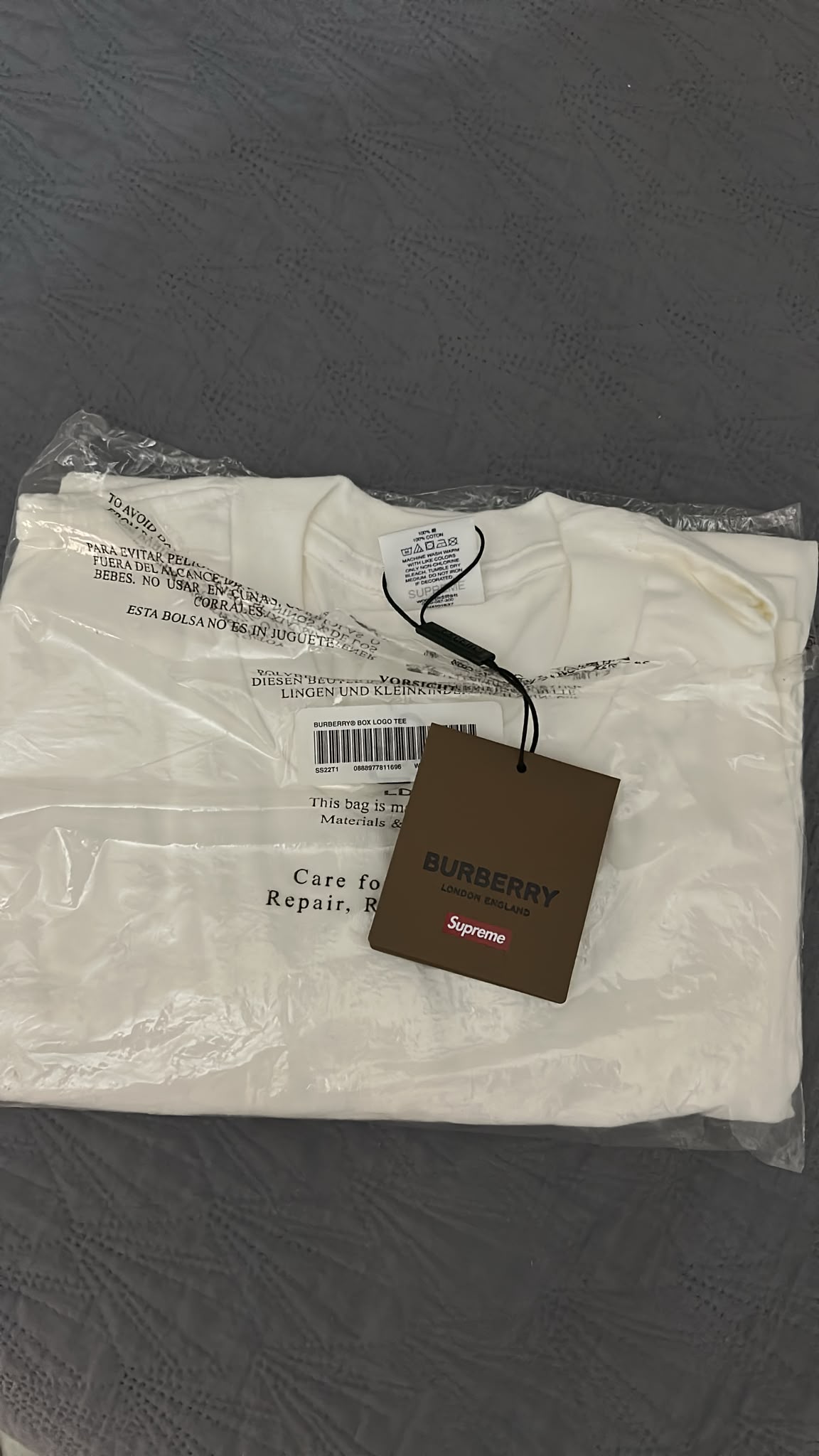Supreme x Burberry® Box Logo Tee White (SS22) photo 2
