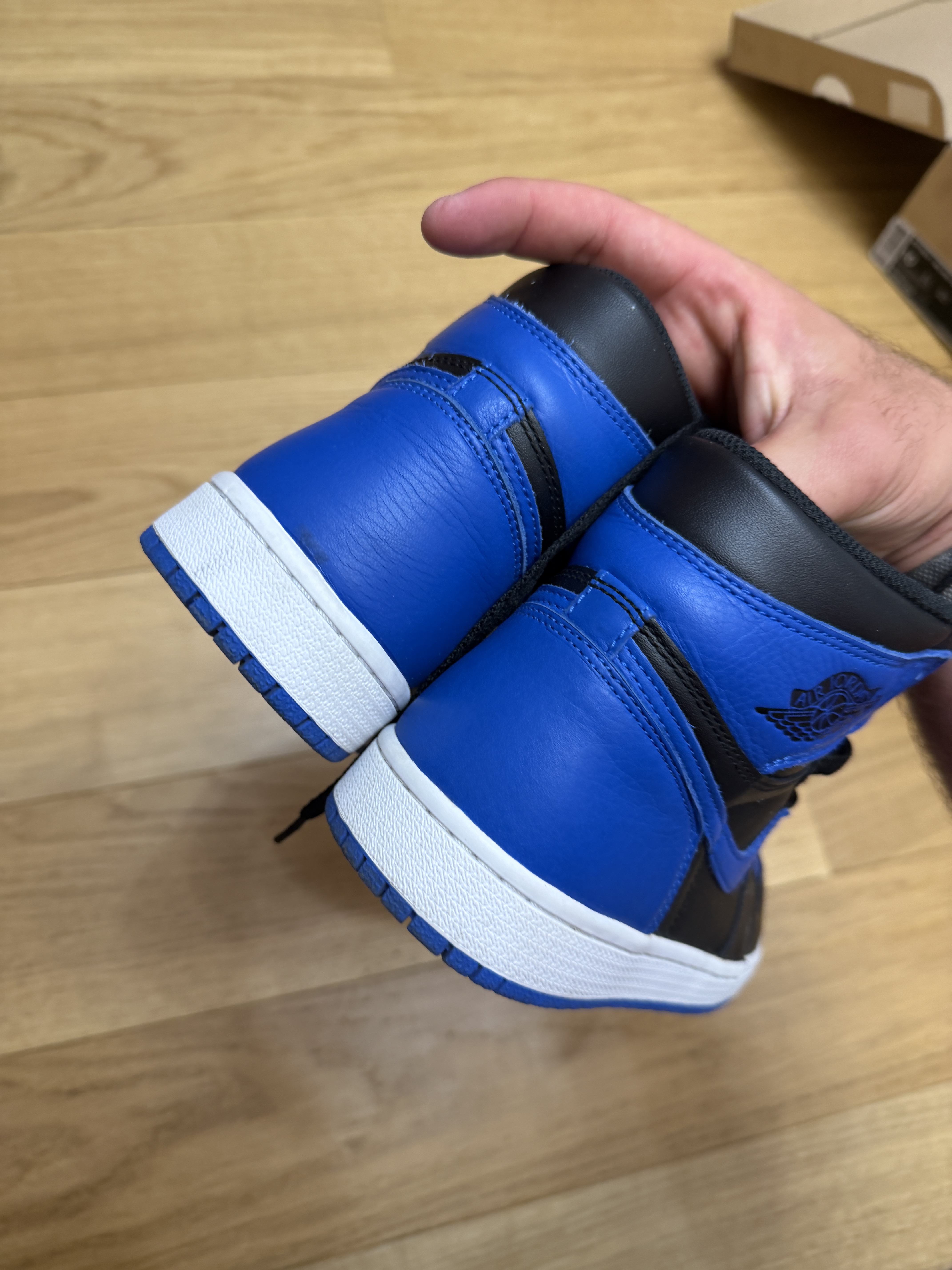 Air Jordan 1 Retro High 'Royal Blue' (2017) photo 4