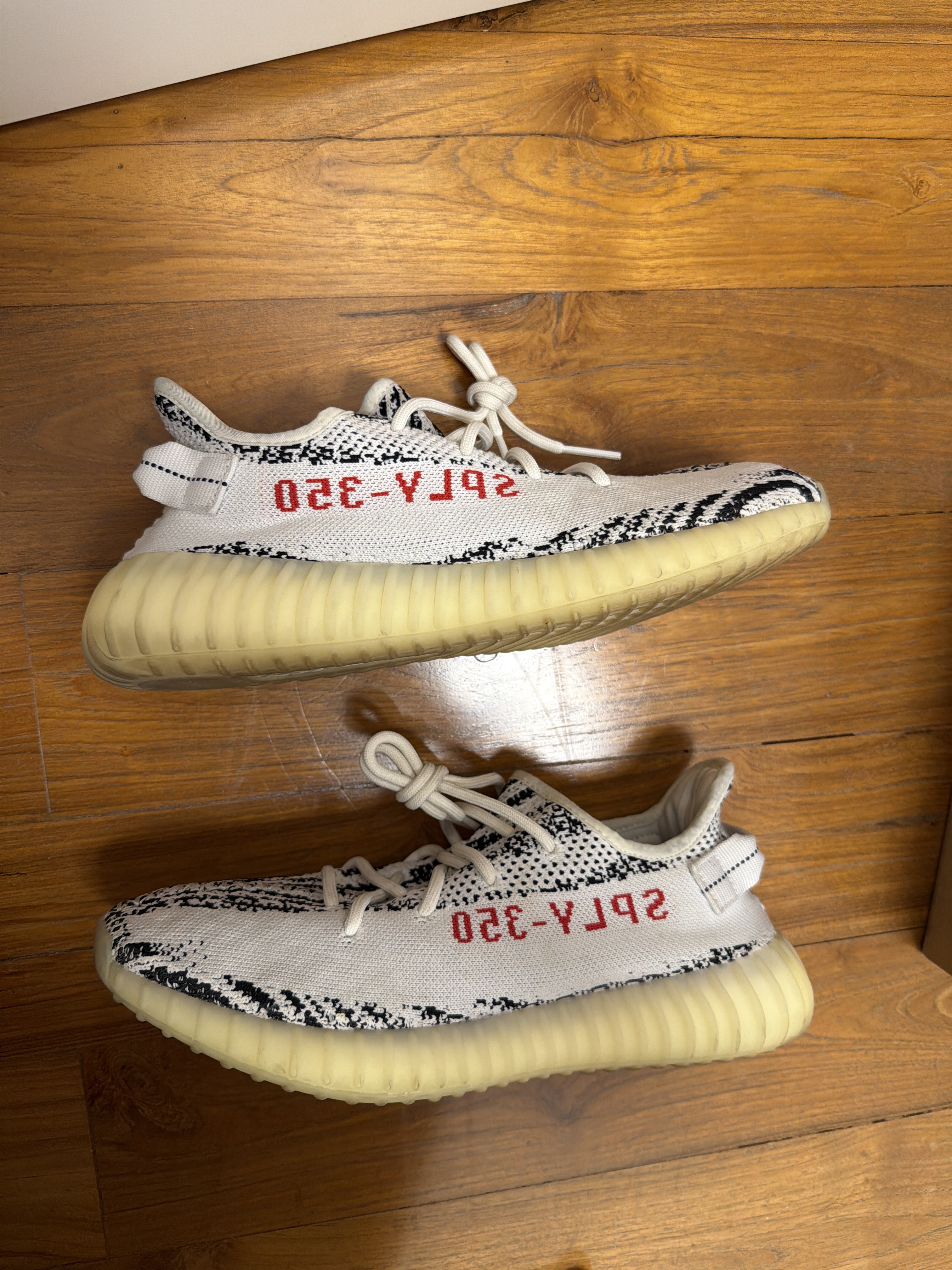 Yeezy Boost 350 V2 'Zebra' photo 2