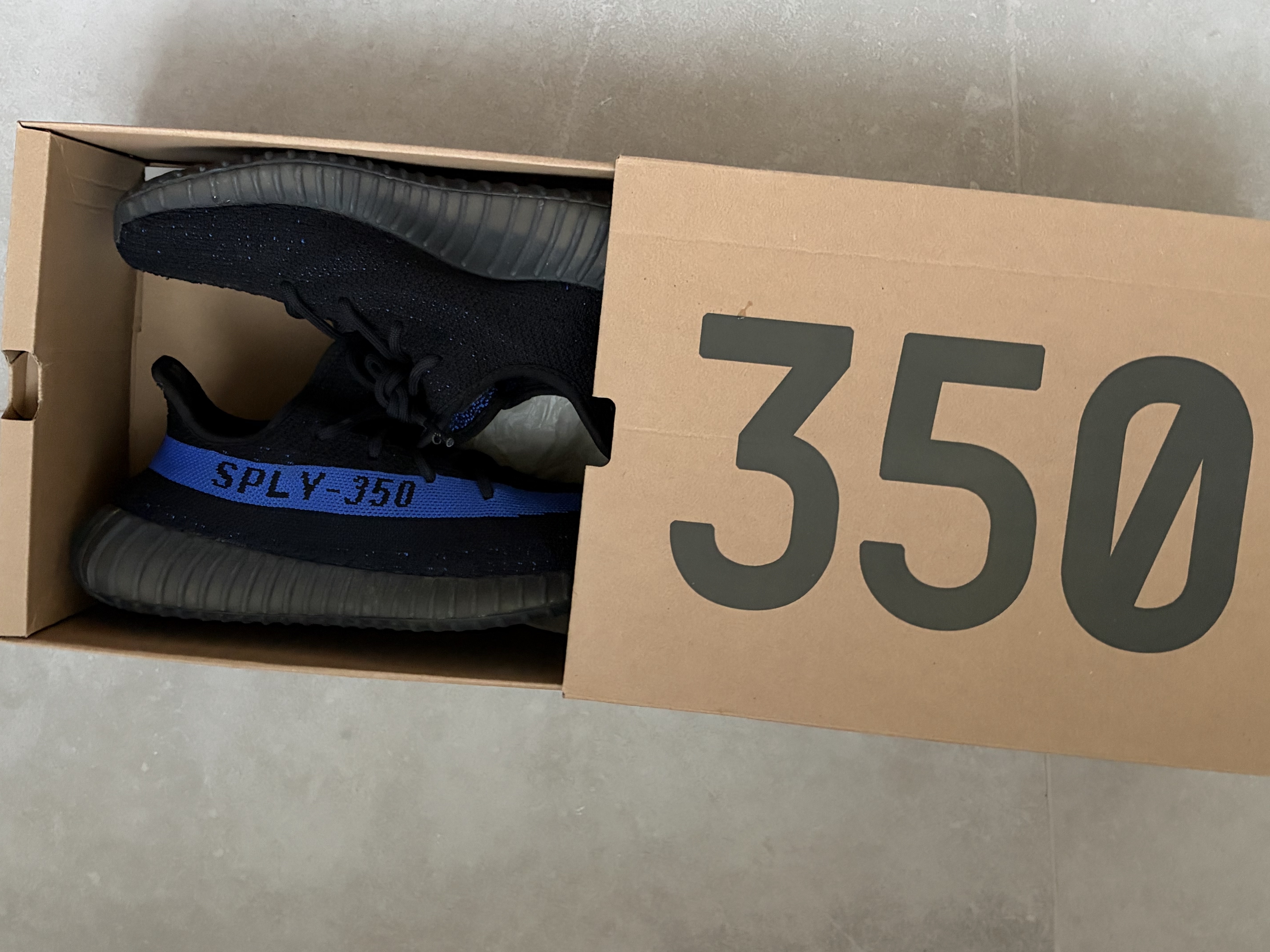 Yeezy Boost 350 V2 'Dazzling Blue' (2022) photo 8