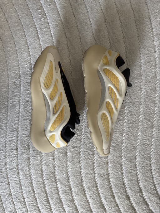 Yeezy 700 V3 'Safflower' (2020)