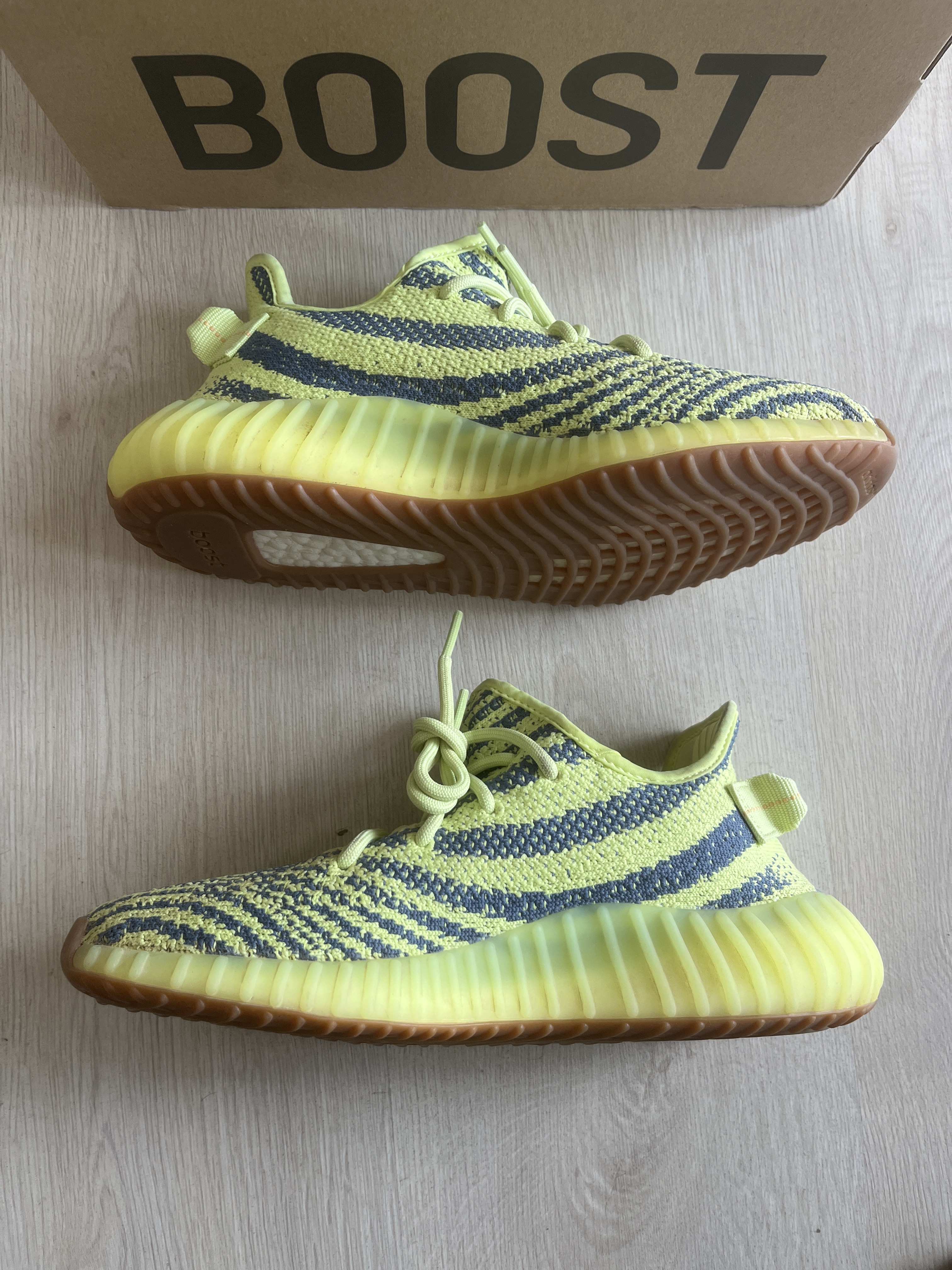 Yeezy Boost 350 V2 'Semi Frozen Yellow' photo 2