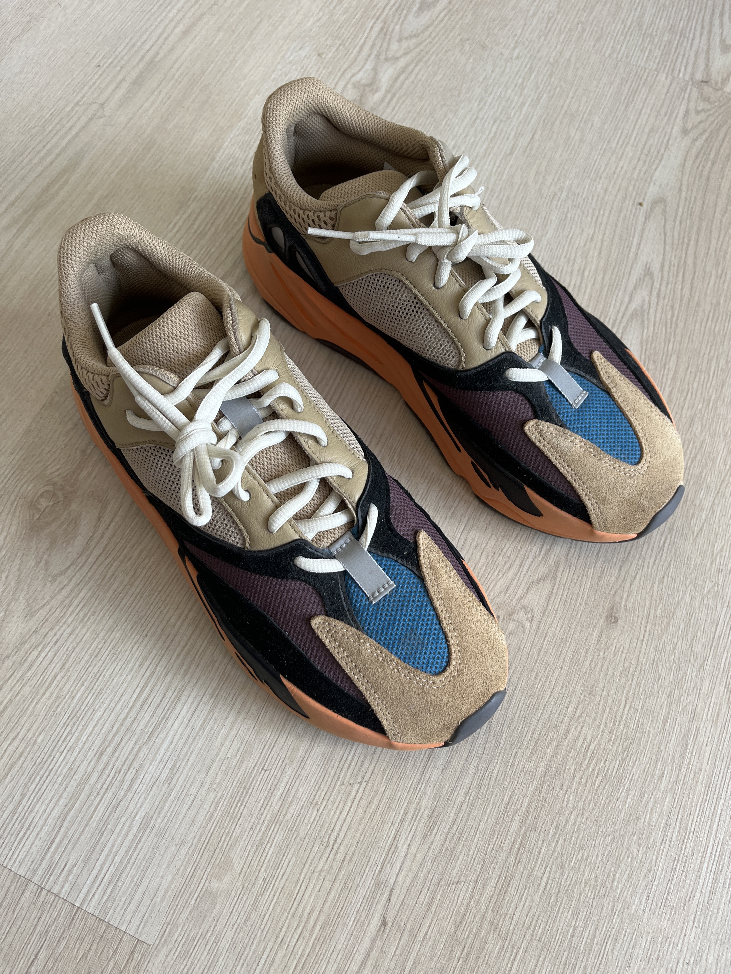 Yeezy Boost 700 'Enflame Amber' (2021) photo 7