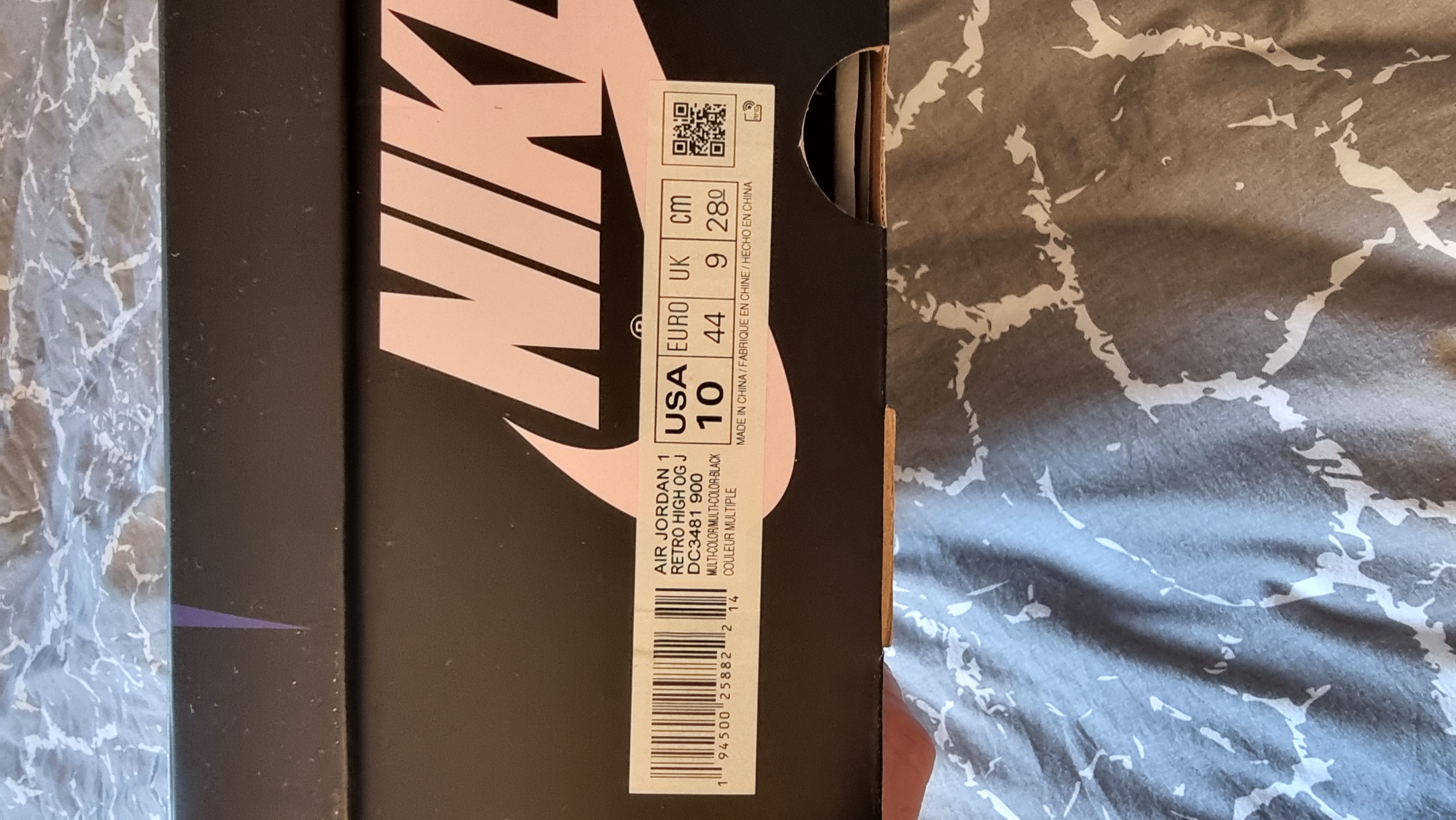 Air Jordan 1 Retro High J Balvin (2020) photo 10