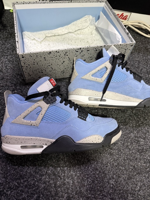 Air Jordan 4 Retro 'University Blue' (2021)