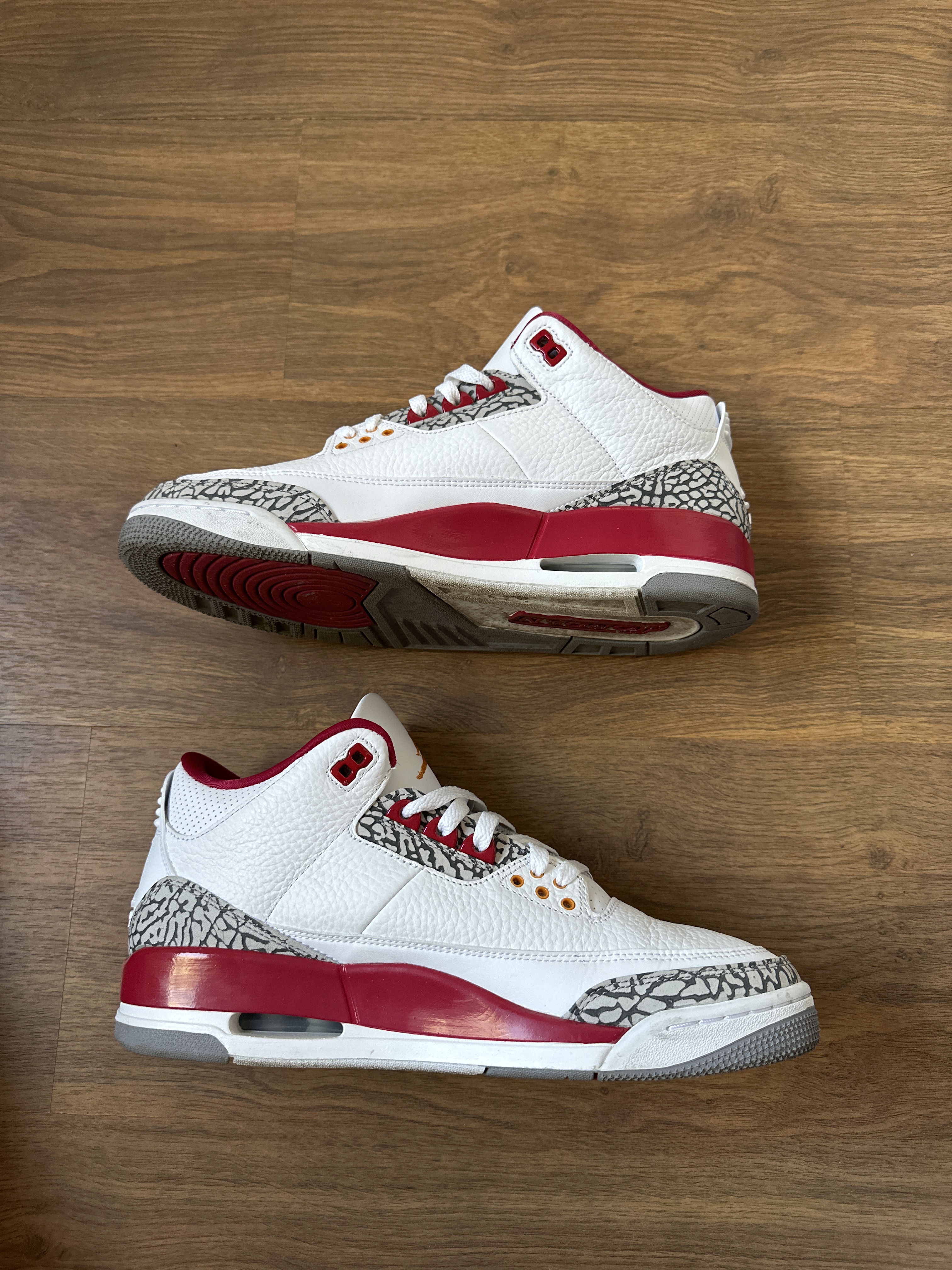 Air Jordan 3 Retro 'Cardinal Red' (2022) photo 2