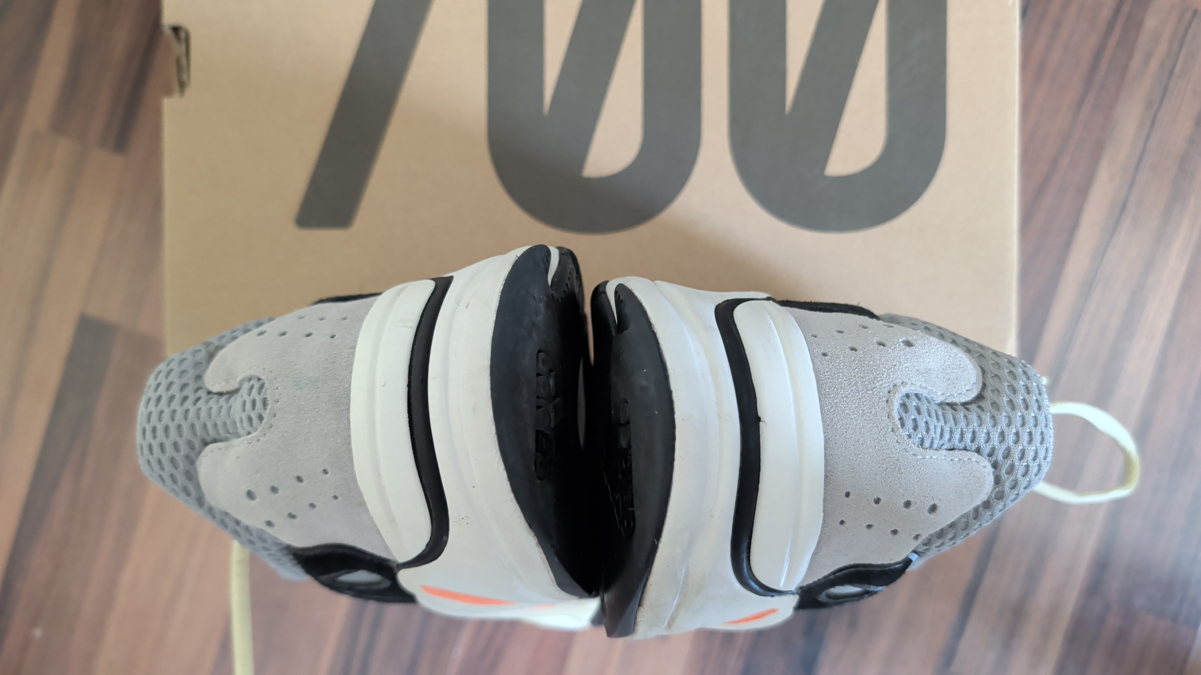 Yeezy Boost 700 'Wave Runner' photo 4