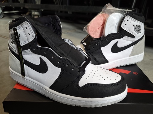 Air Jordan 1 Retro High OG 'Stage Haze' (2022)