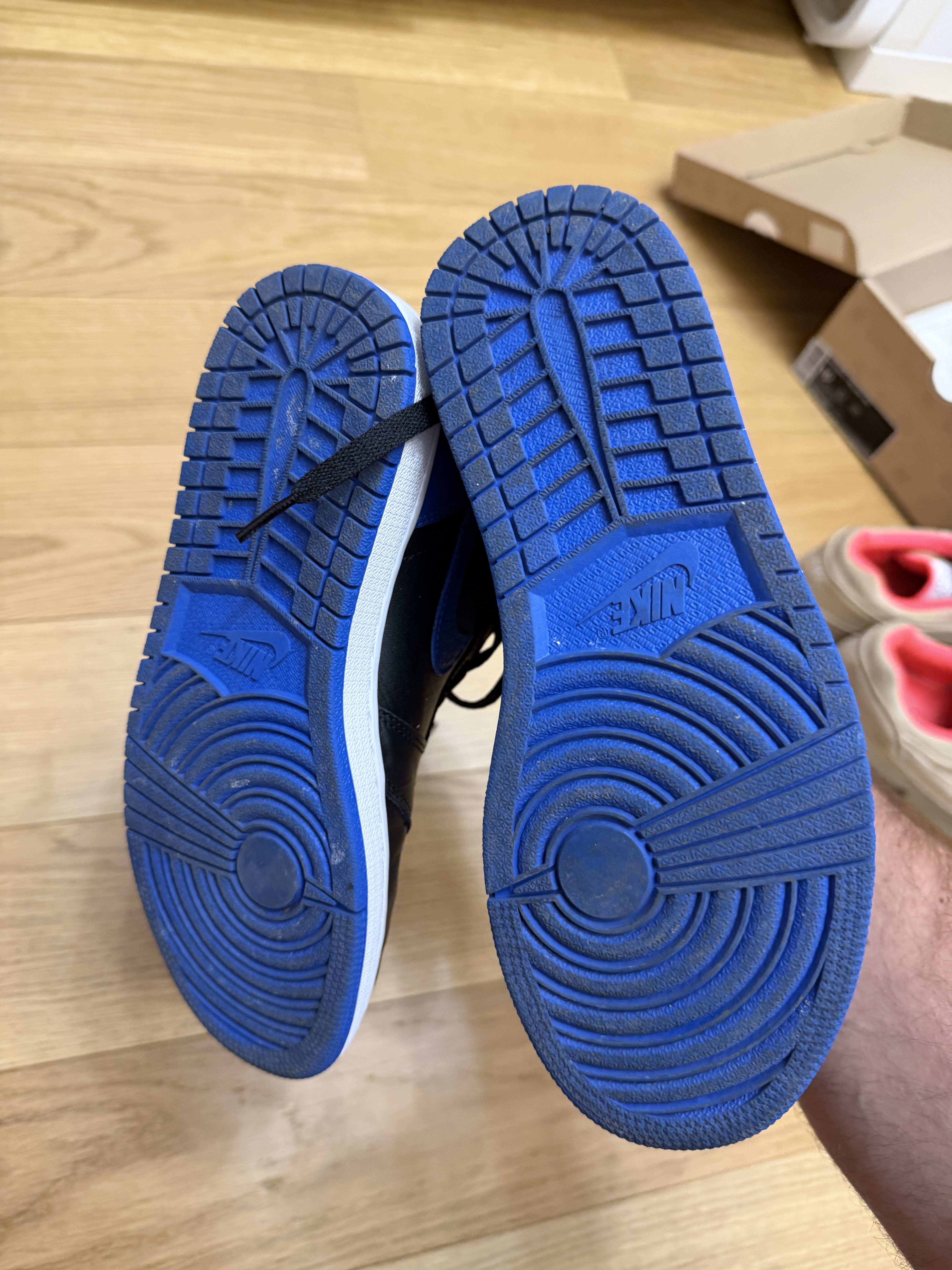 Air Jordan 1 Retro High 'Royal Blue' (2017) photo 5