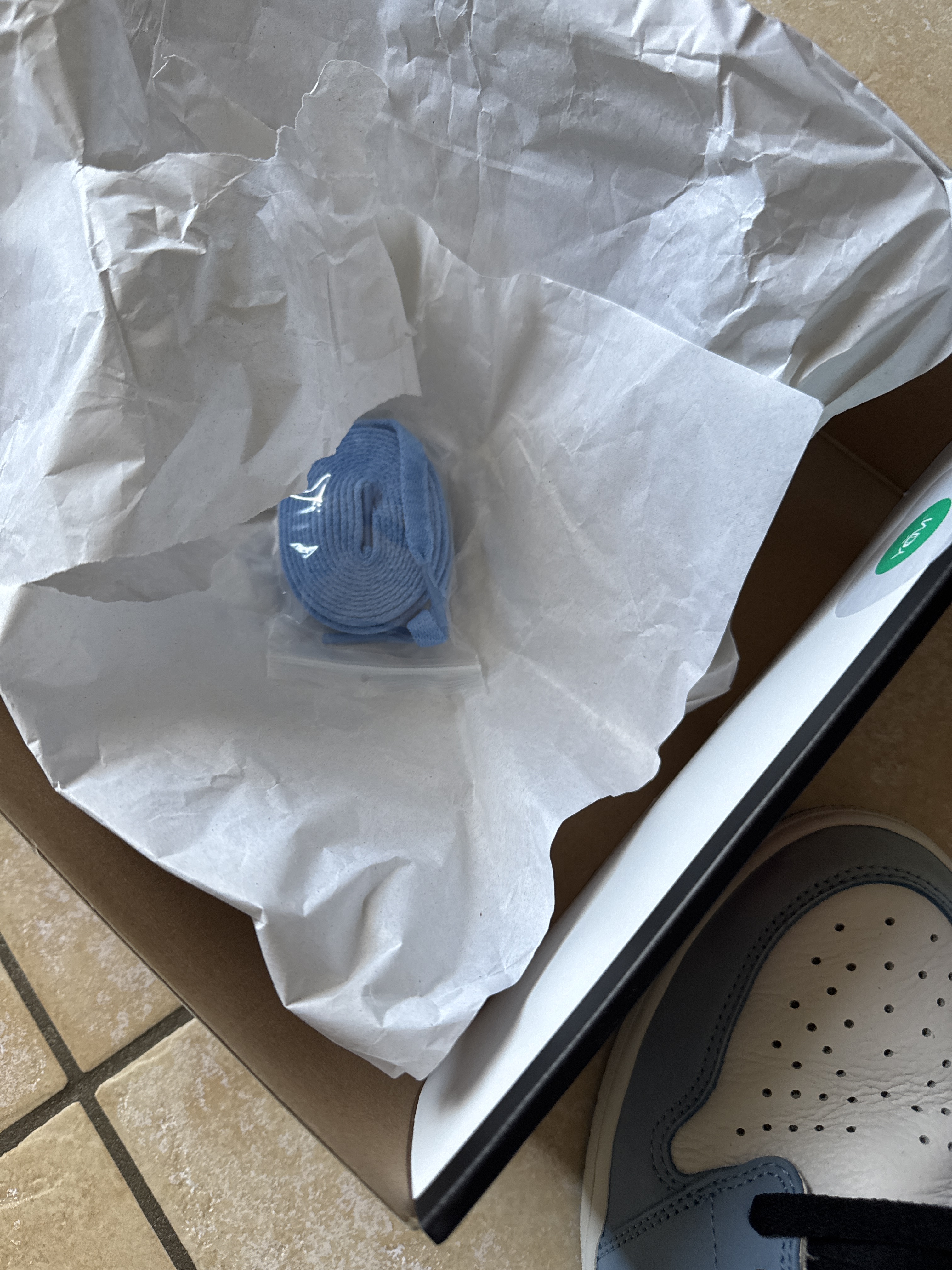 Air Jordan 1 Retro High 'White University Blue' (2021) photo 10