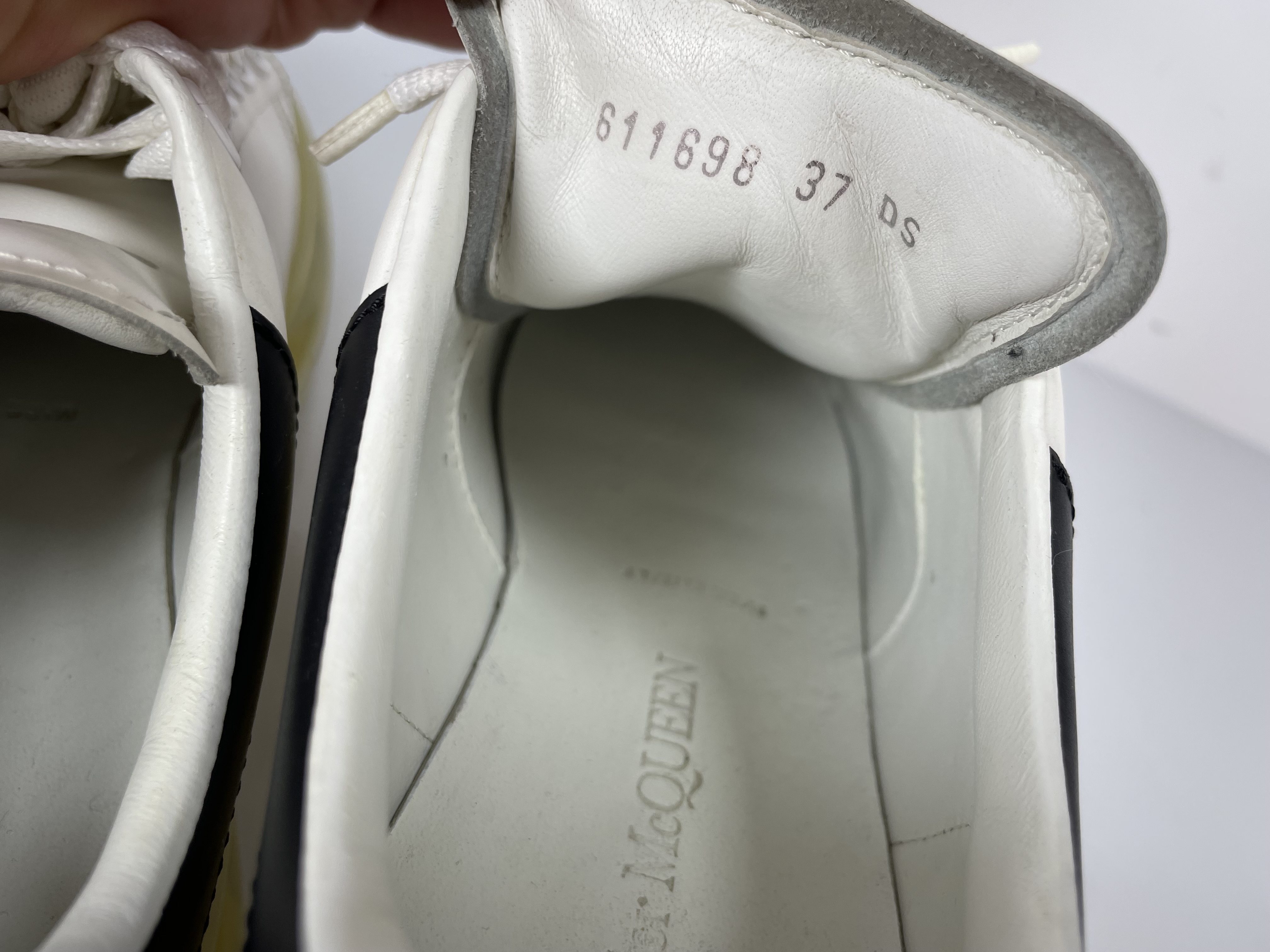 Luxury Alexander McQueen Oversized White photo 8