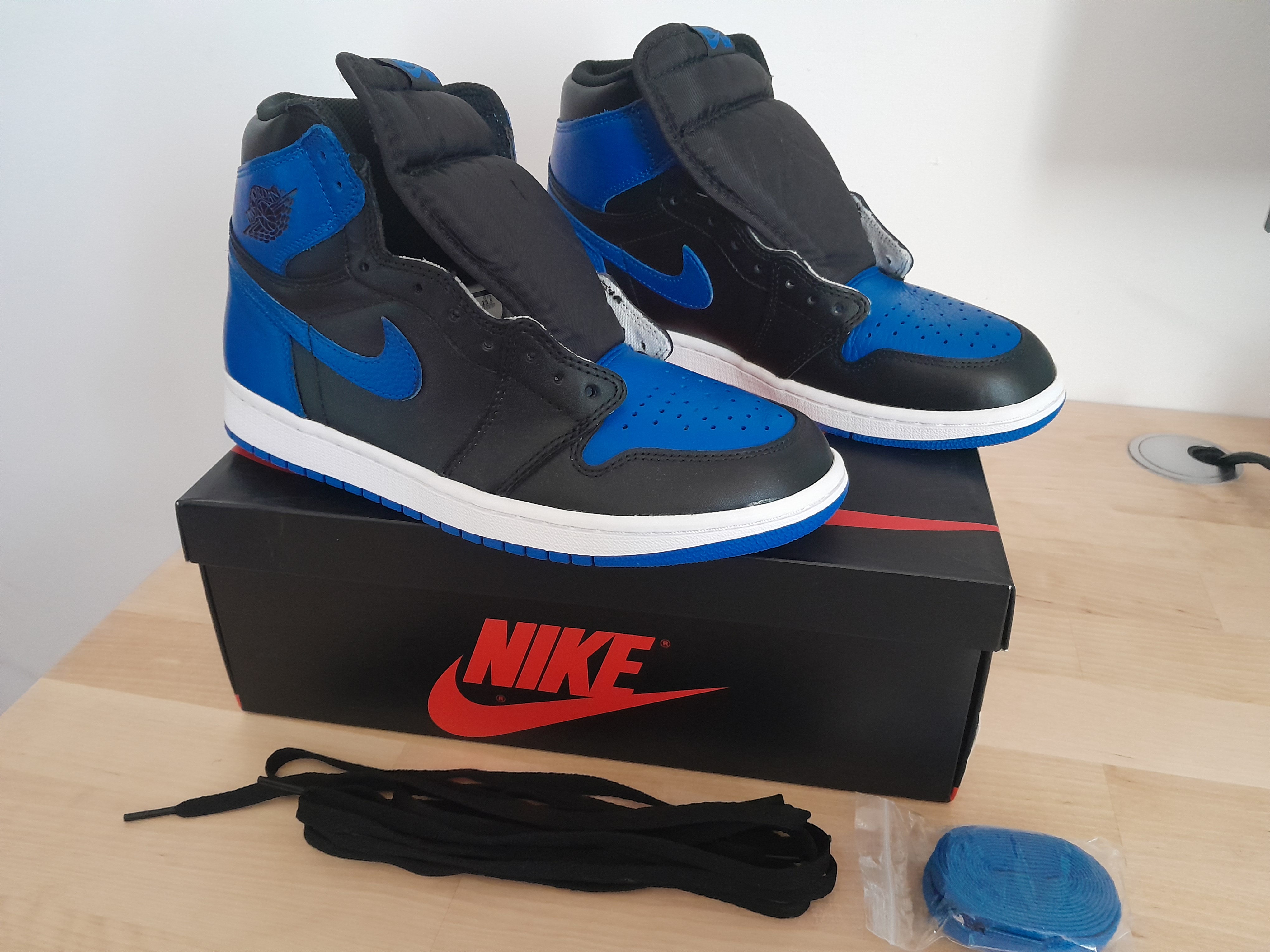 Air Jordan 1 'Royal' (2017) photo 4