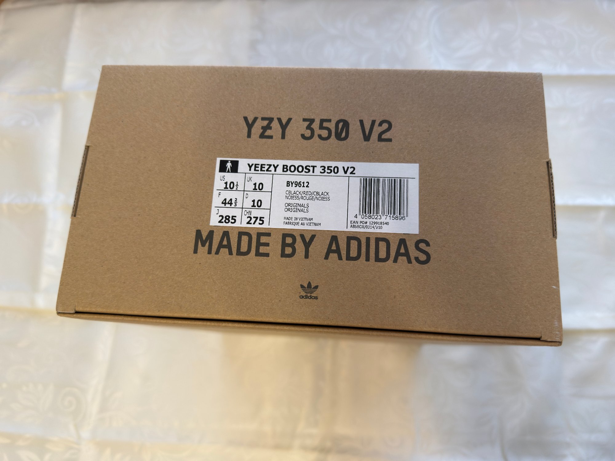 Yeezy Boost 350 V2 'Red' photo 7