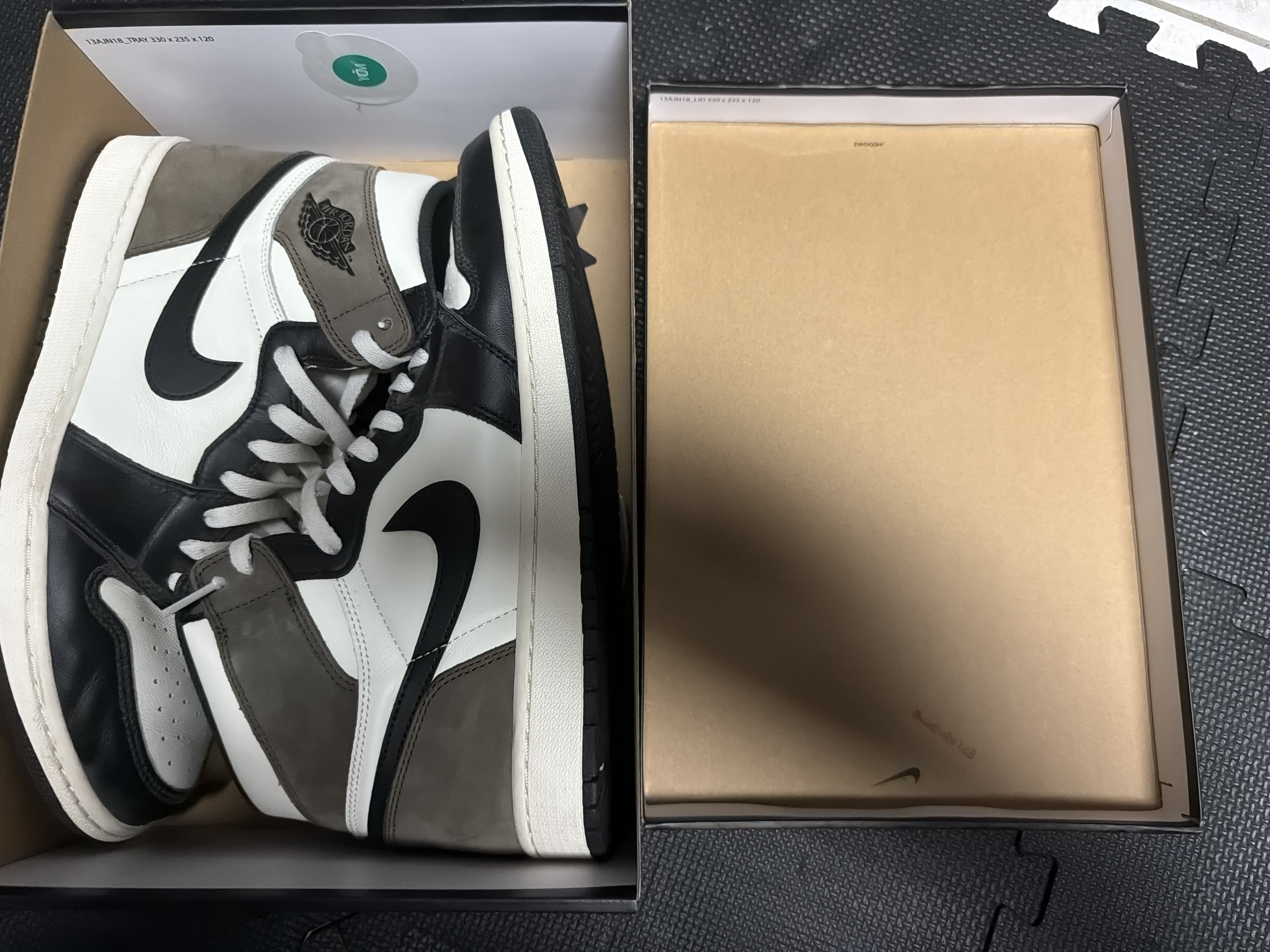 Air Jordan 1 Retro High OG 'Dark Mocha' (2020) photo 7