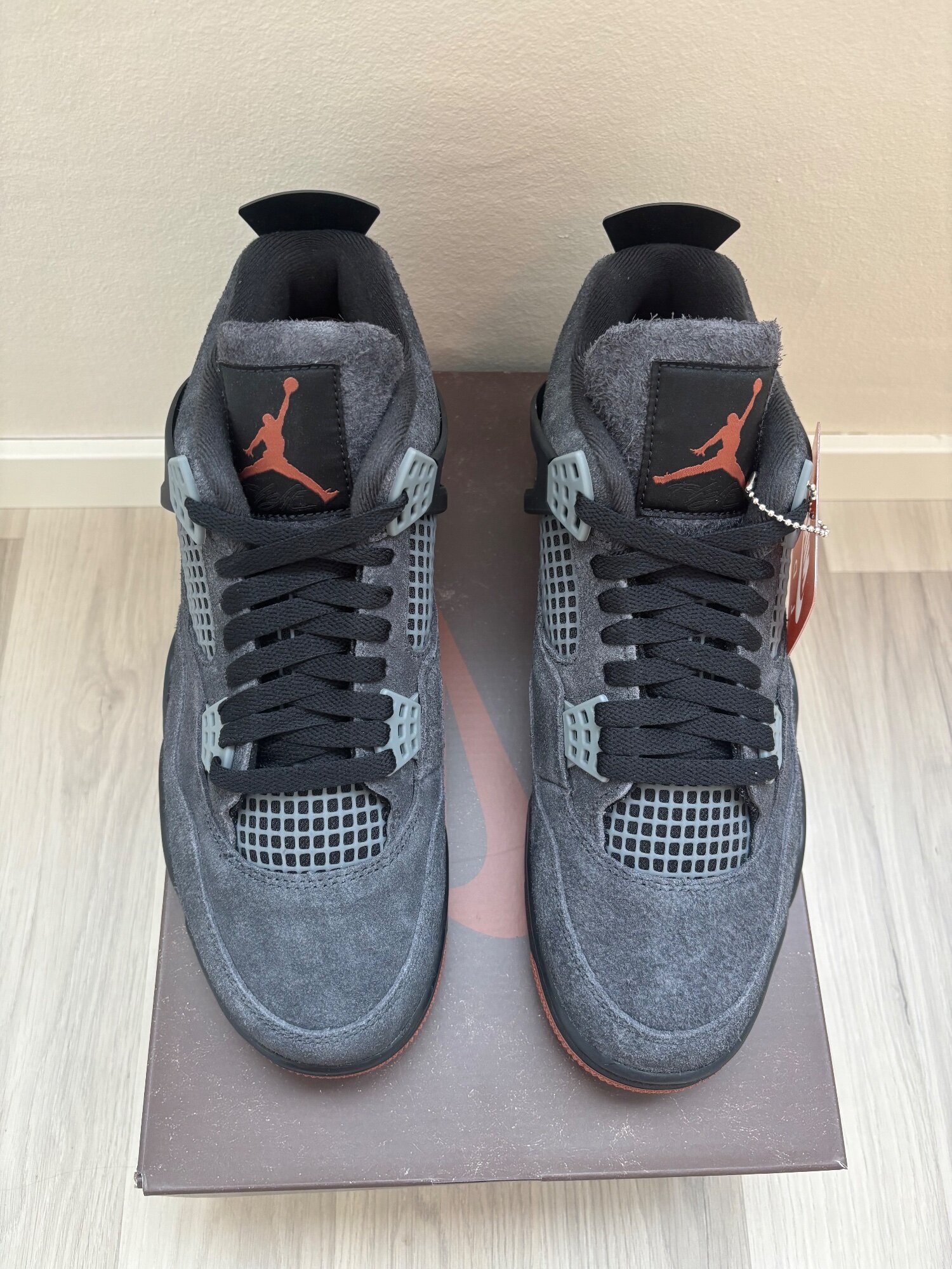 Air Jordan 4 'London Black' (2026) photo 3