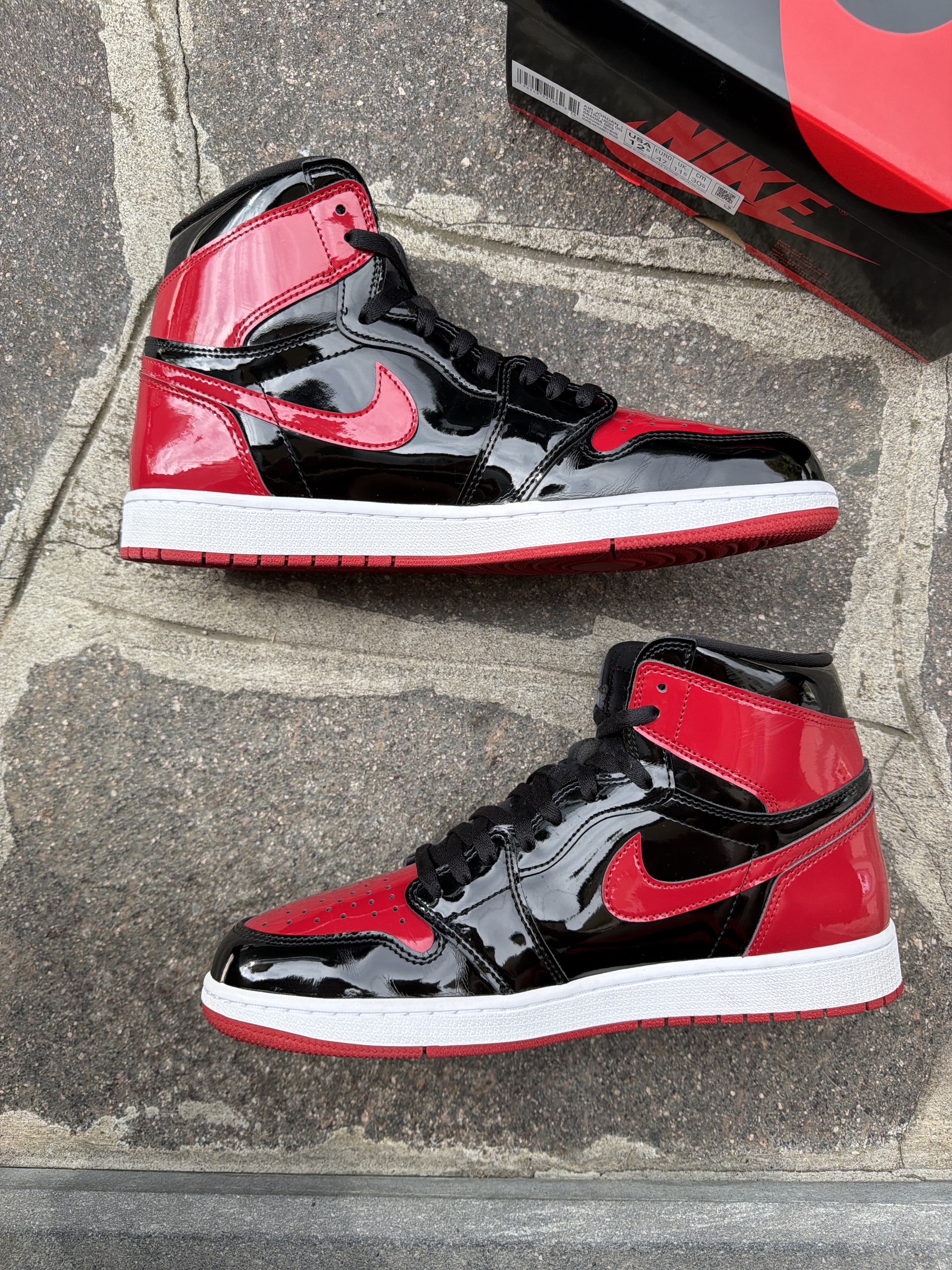 Air Jordan 1 Retro High OG 'Bred Patent' (2021) photo 2