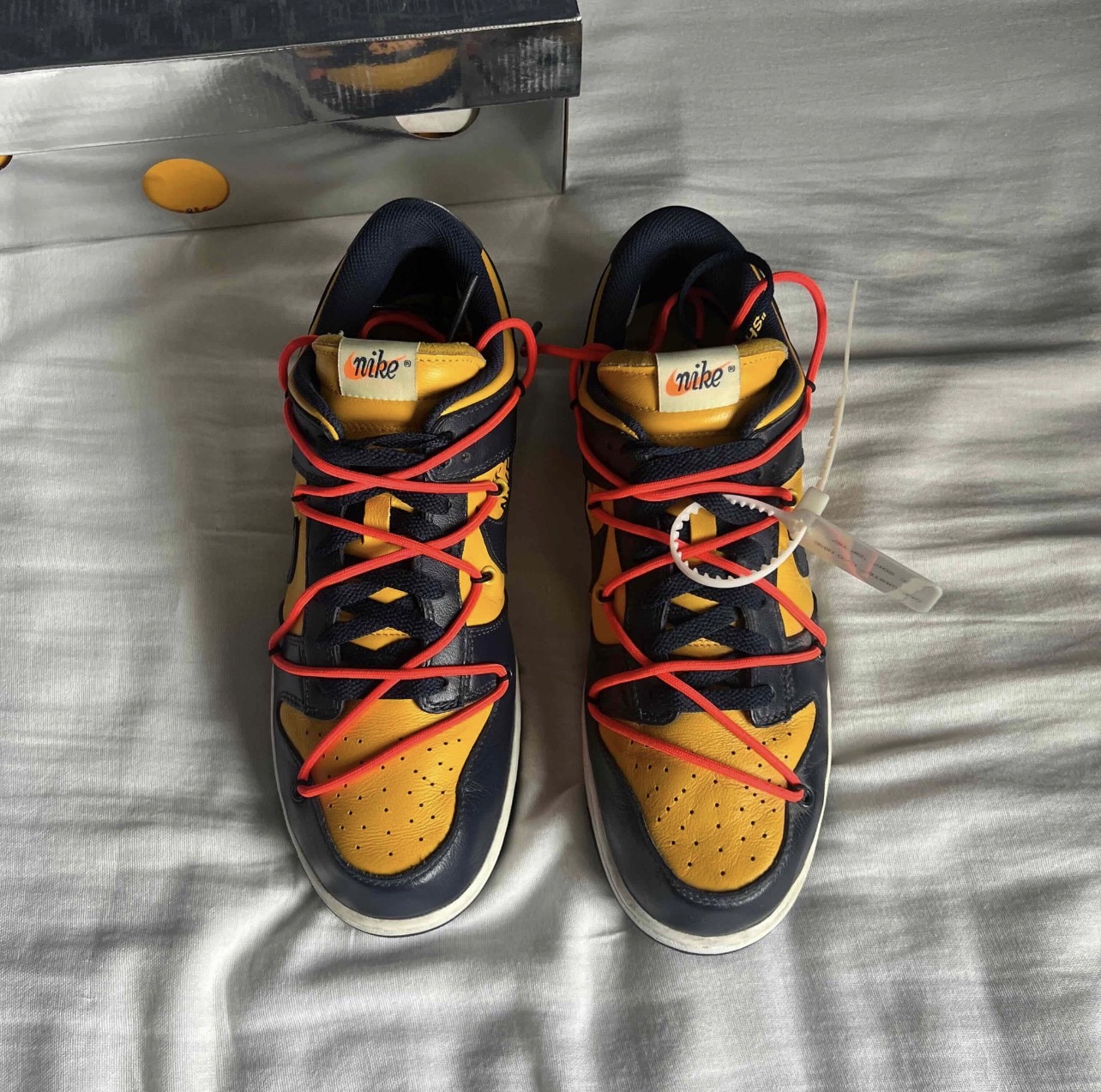 Nike x Off White Dunk Low 'University Gold' (2019) photo 3