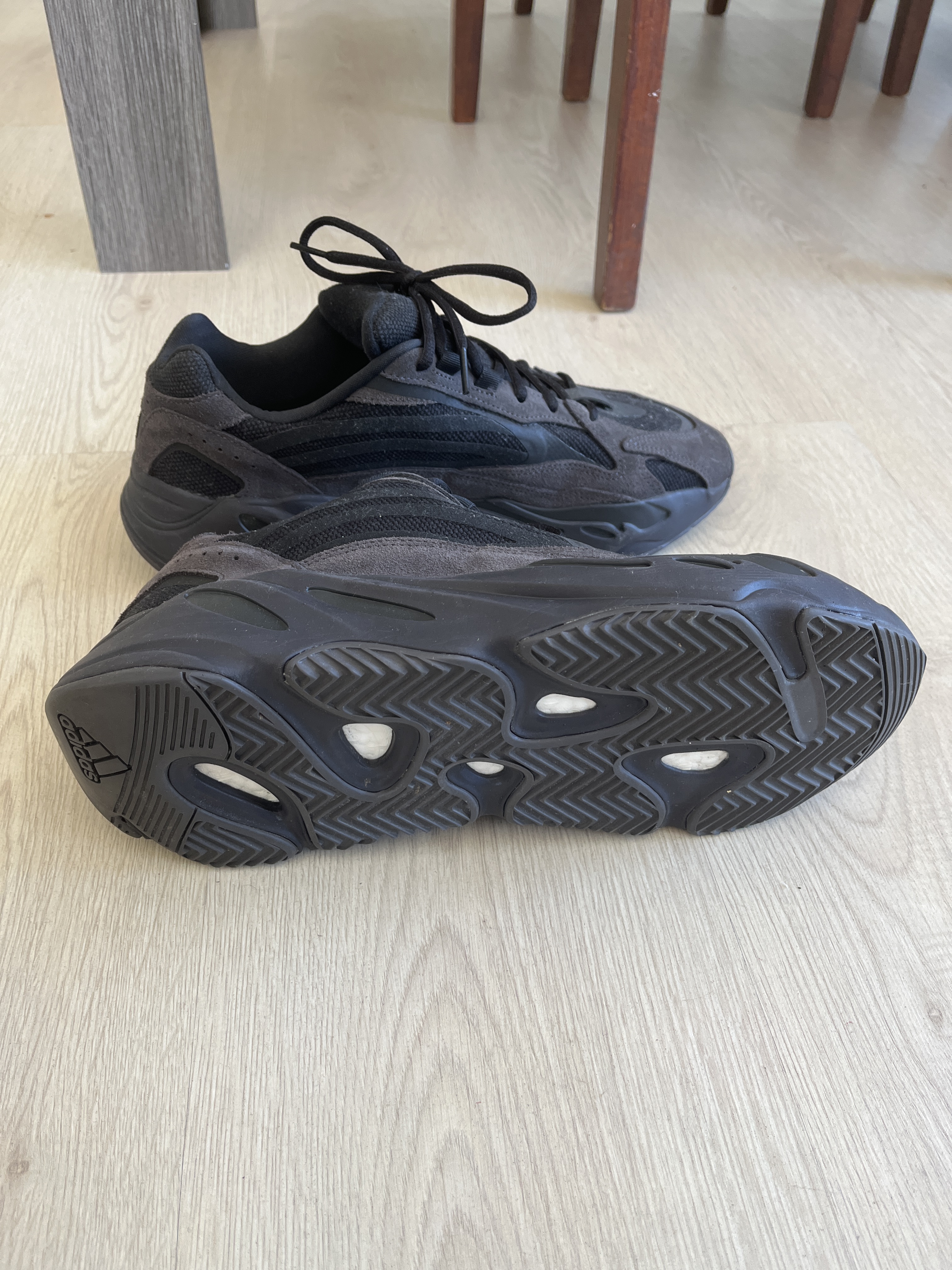 Yeezy Boost 700 V2 'Vanta' (2019) photo 9