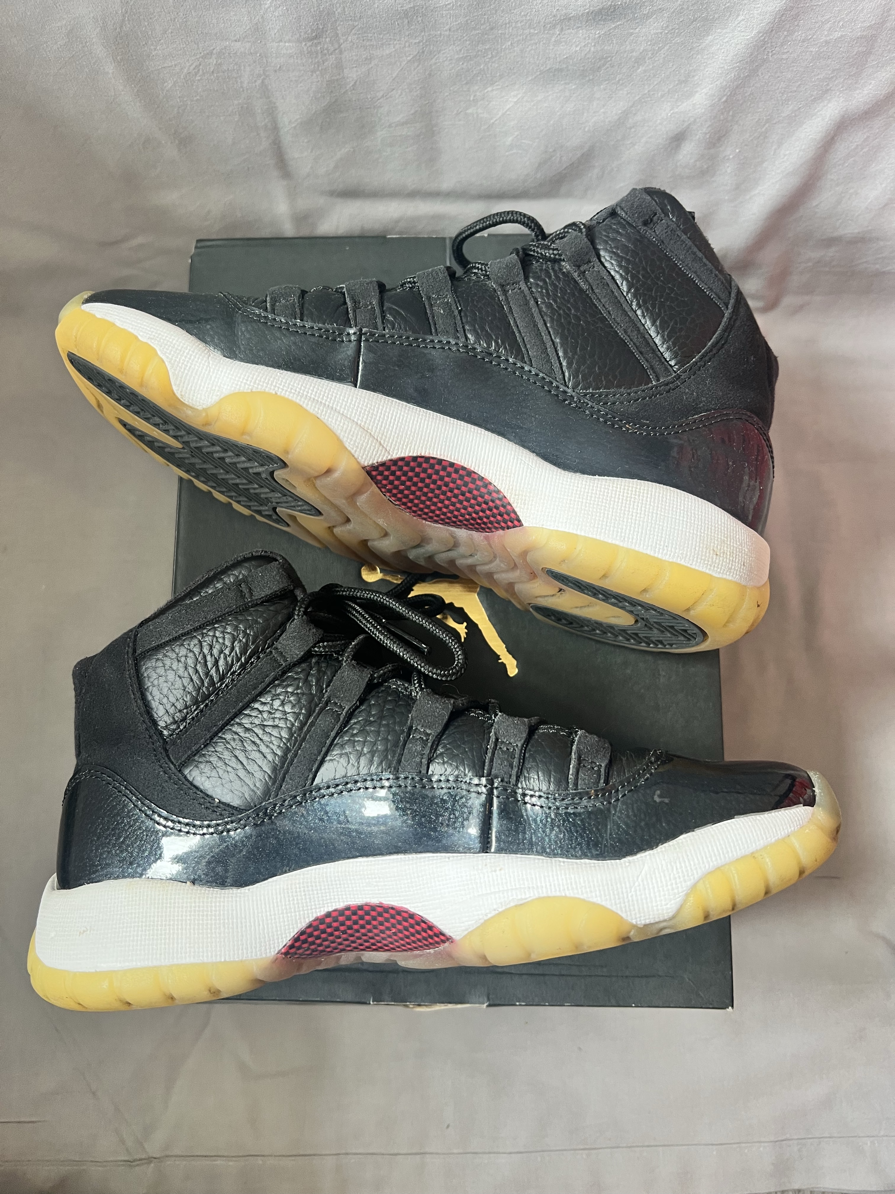 Air Jordan XI 11 Retro 72-10 (GS) photo 2