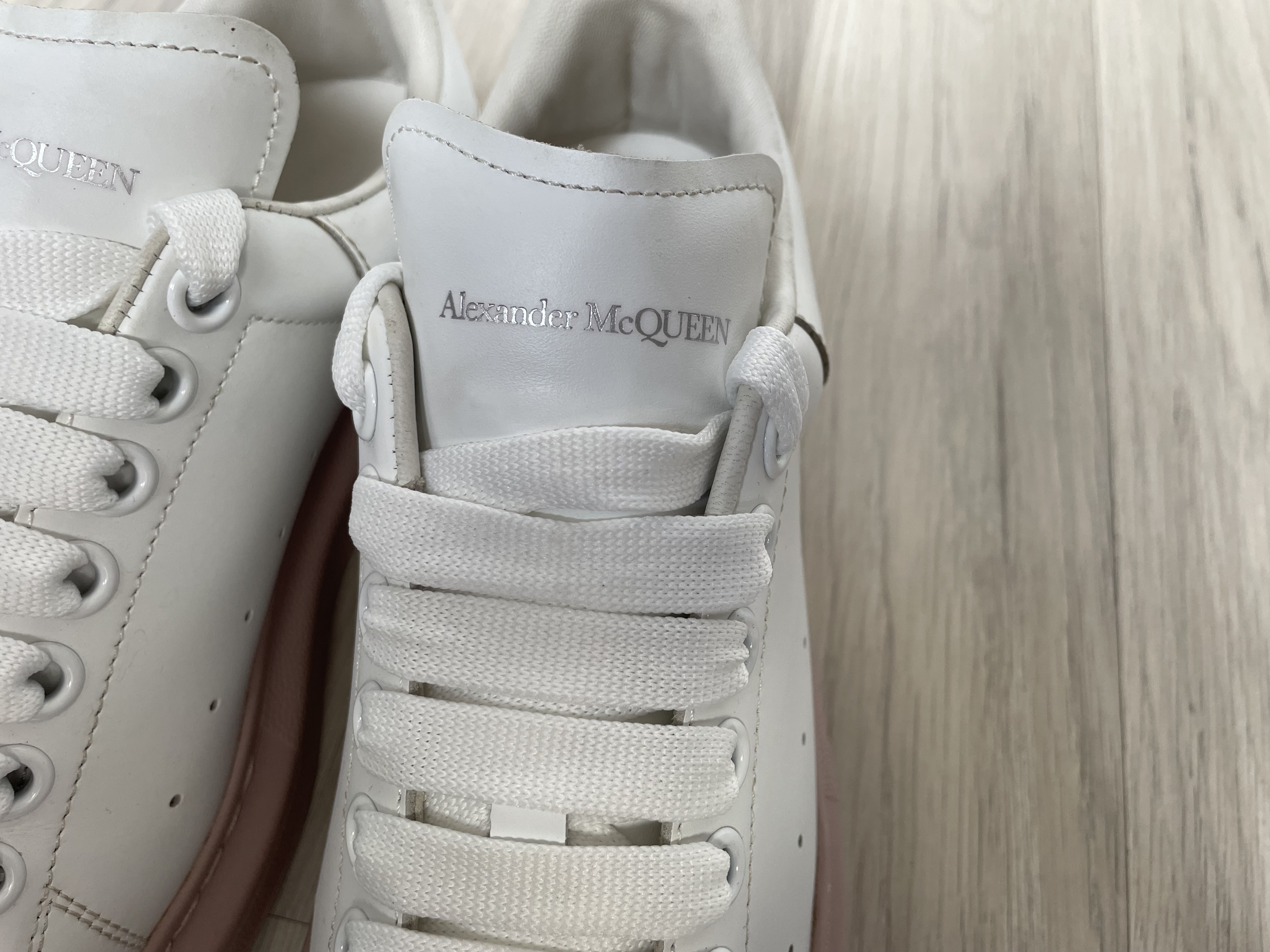 Luxury Alexander McQueen Oversized White photo 3