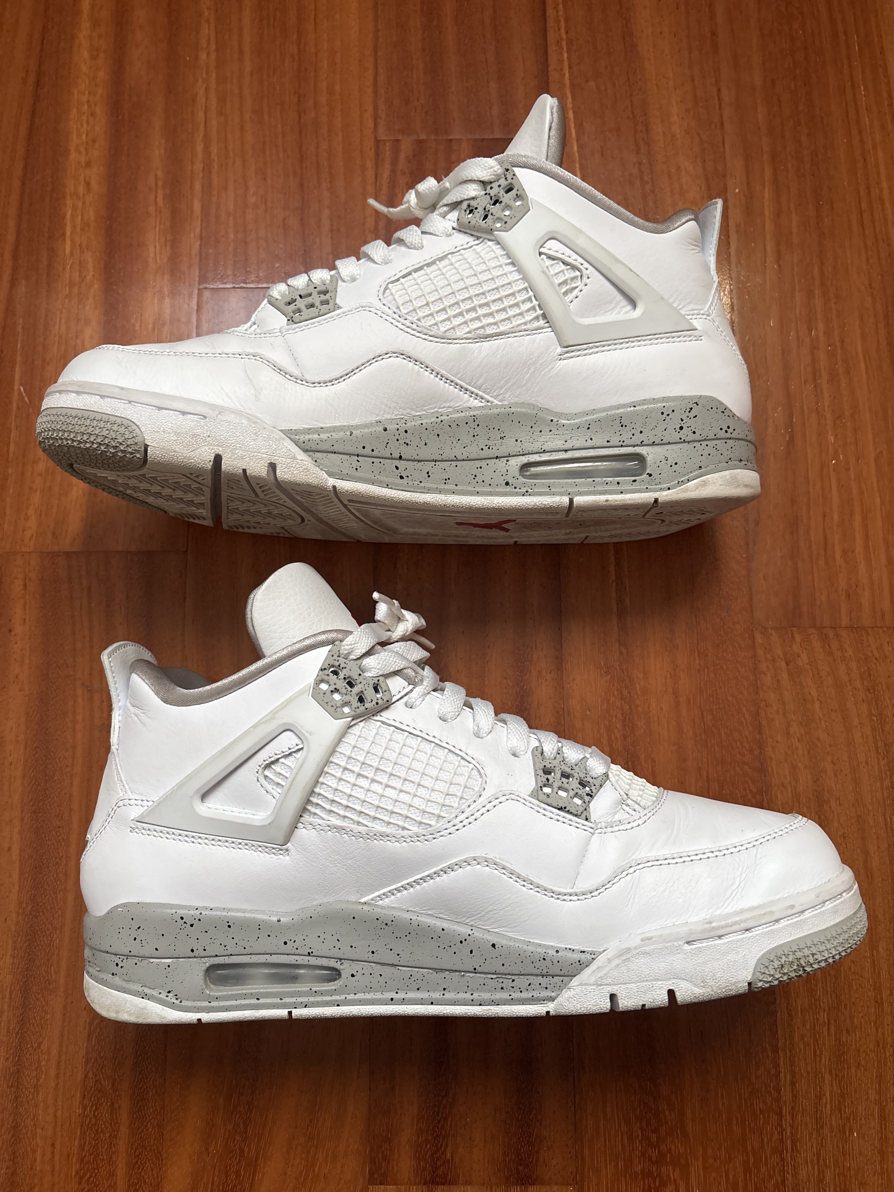 Air Jordan 4 Retro 'Tech White' (2021) photo 2