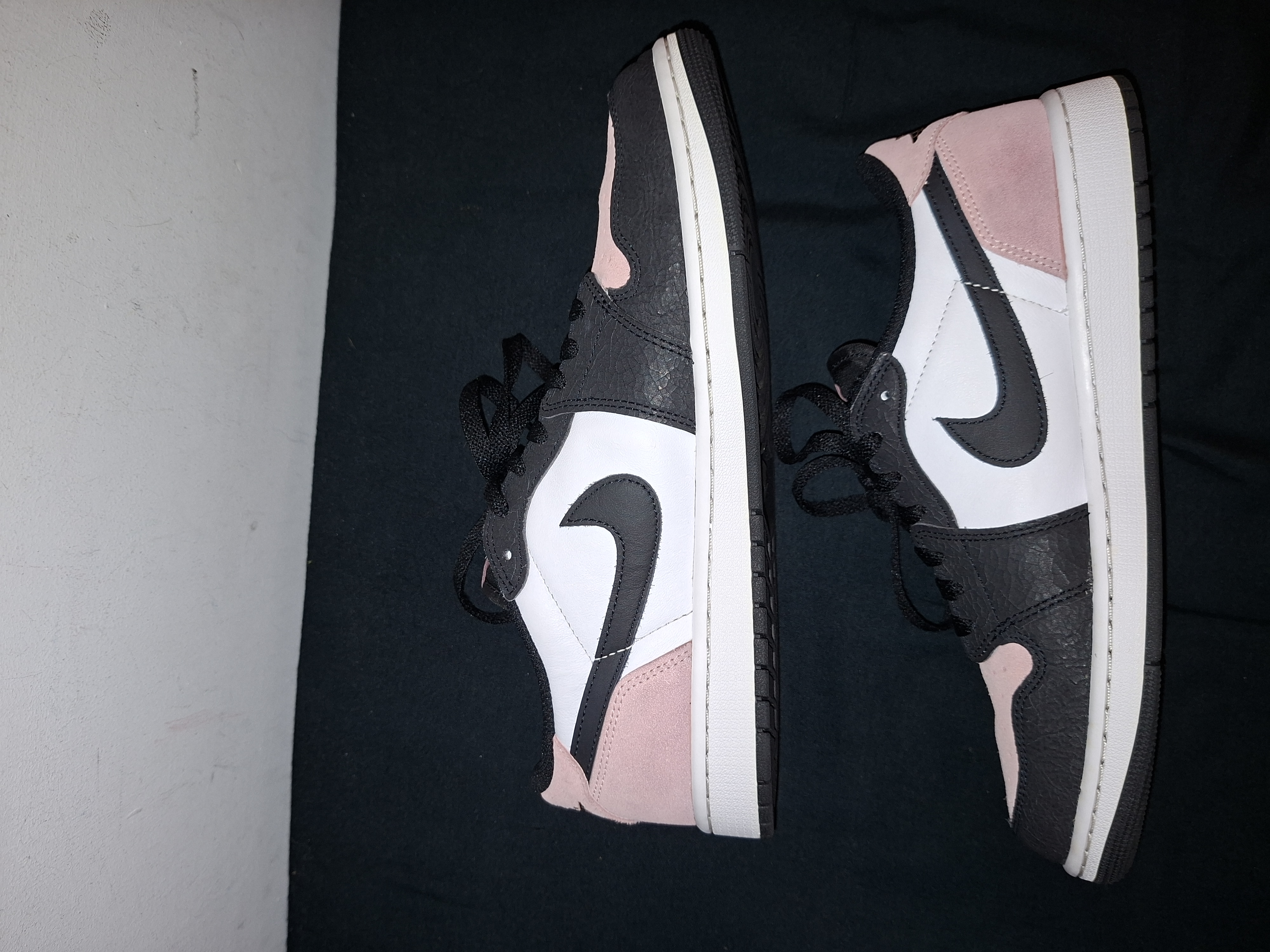 Air Jordan 1 Low OG 'Bleached Coral' (2022) photo 2