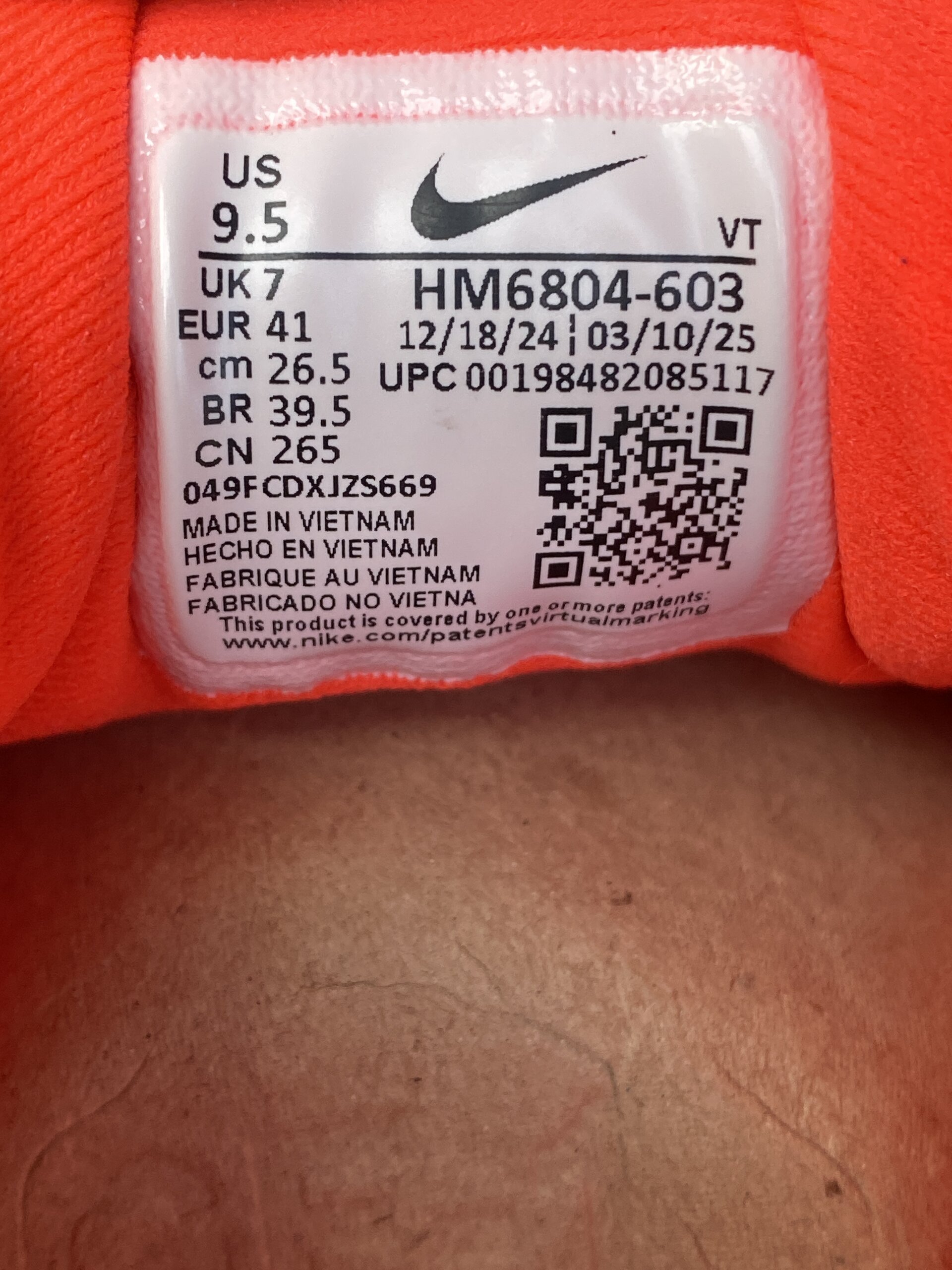 Nike Vomero 18 'Bright Crimson' (2025) photo 6