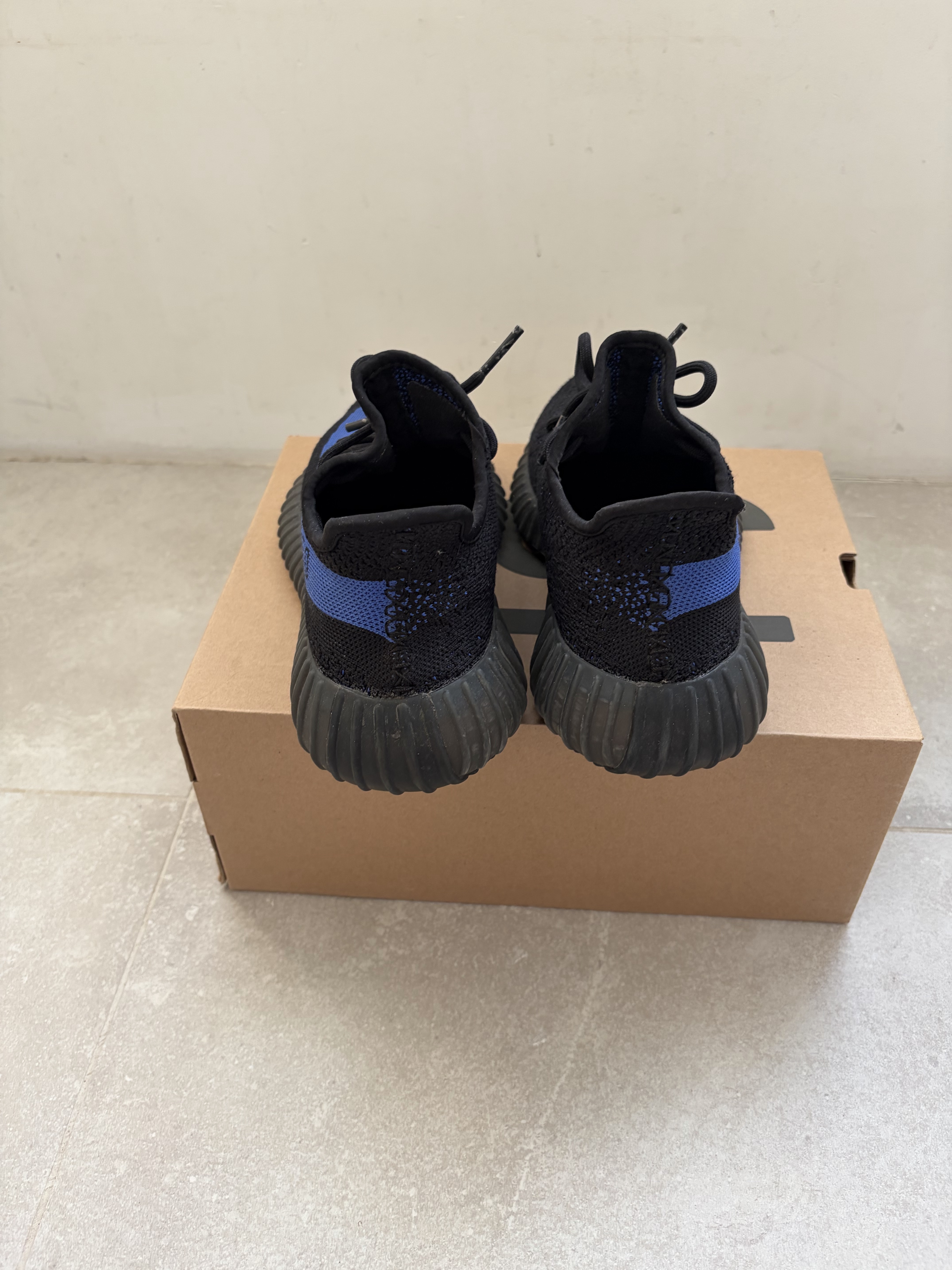 Yeezy Boost 350 V2 'Dazzling Blue' (2022) photo 4