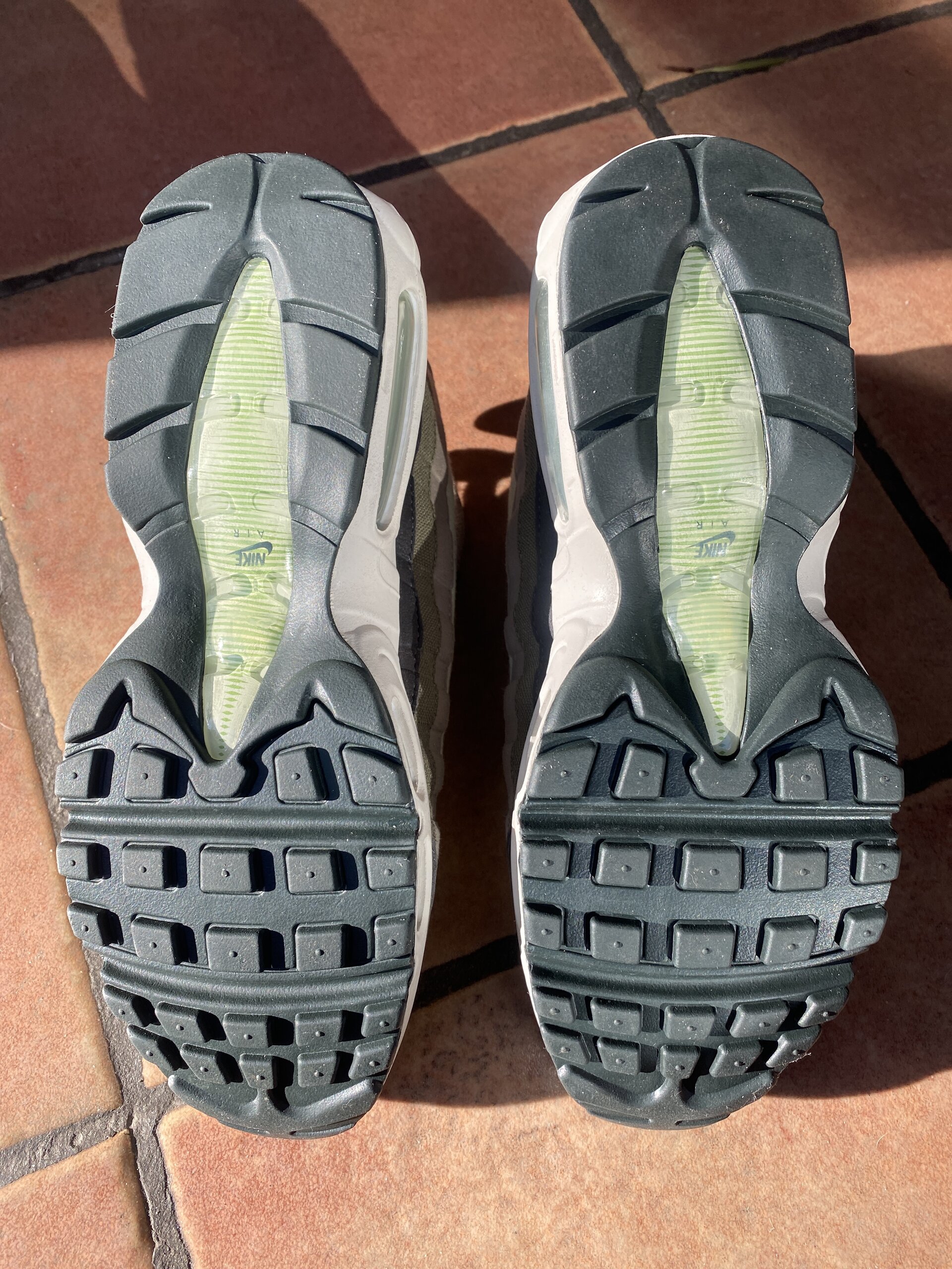 Nike Air Max 95 WMNS Earth Day (2022) photo 5